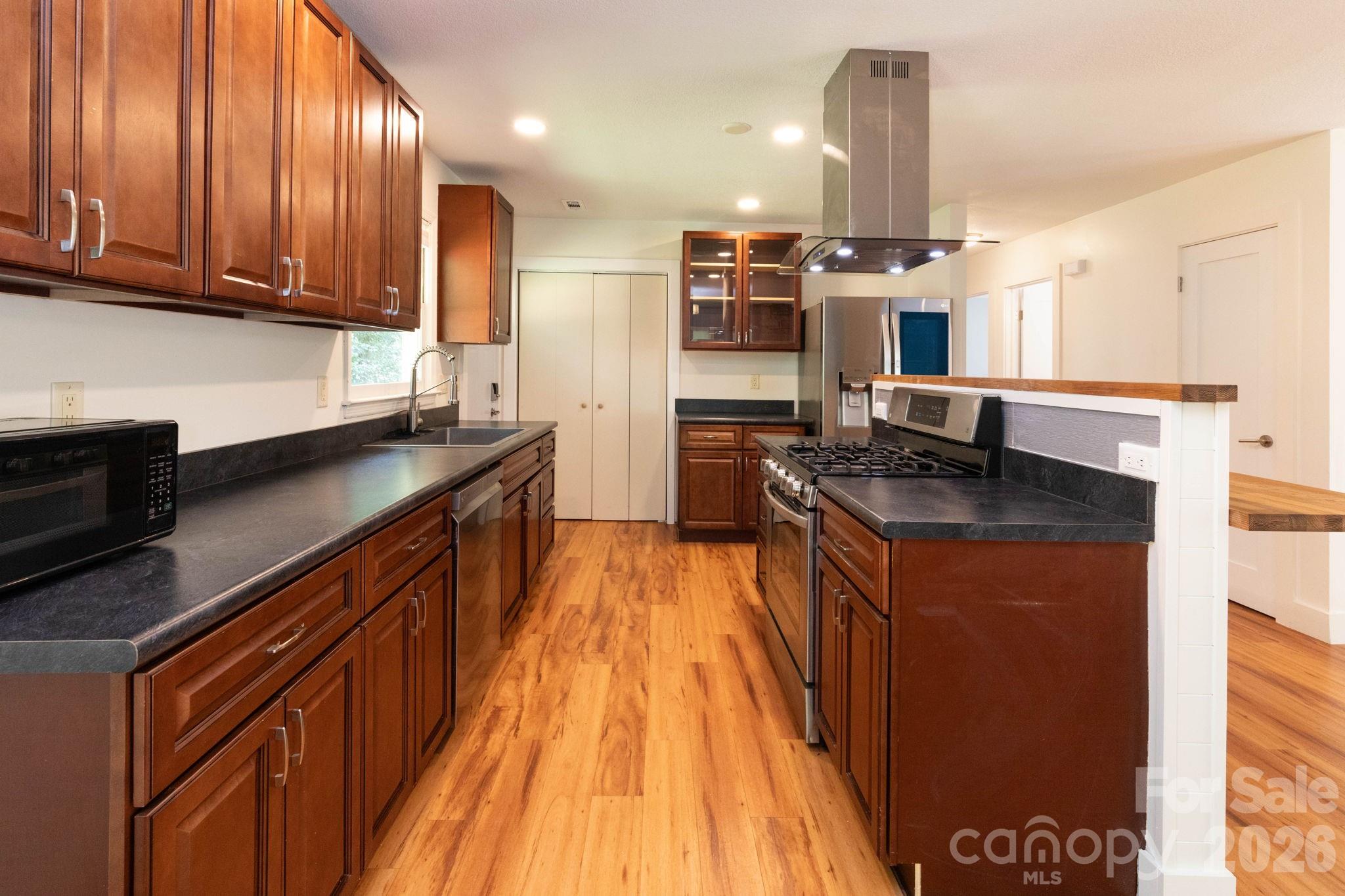 1009 Sharon Ridge Road — Fairview