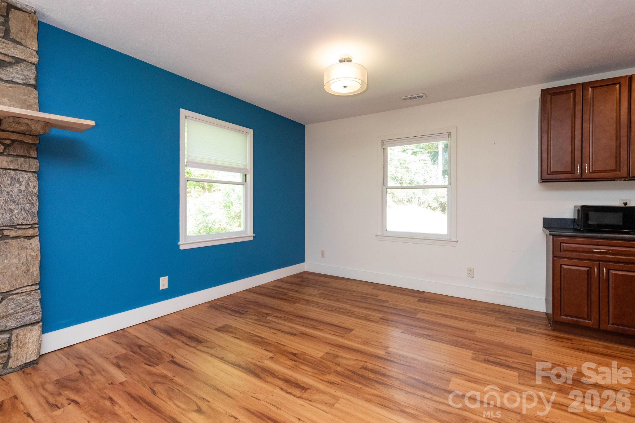 1009 Sharon Ridge Road — Fairview
