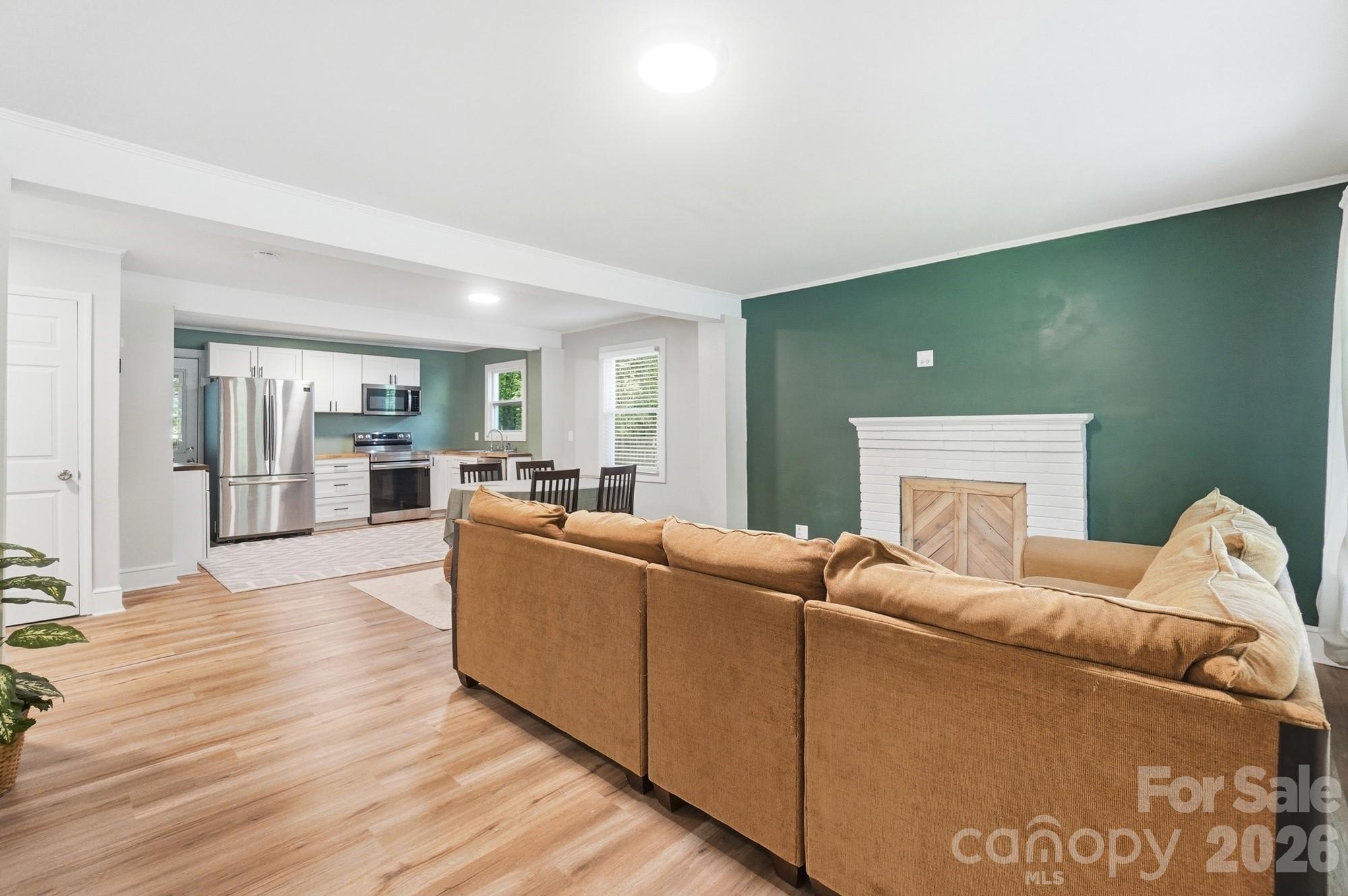 817 E Dunlap Street — Lancaster