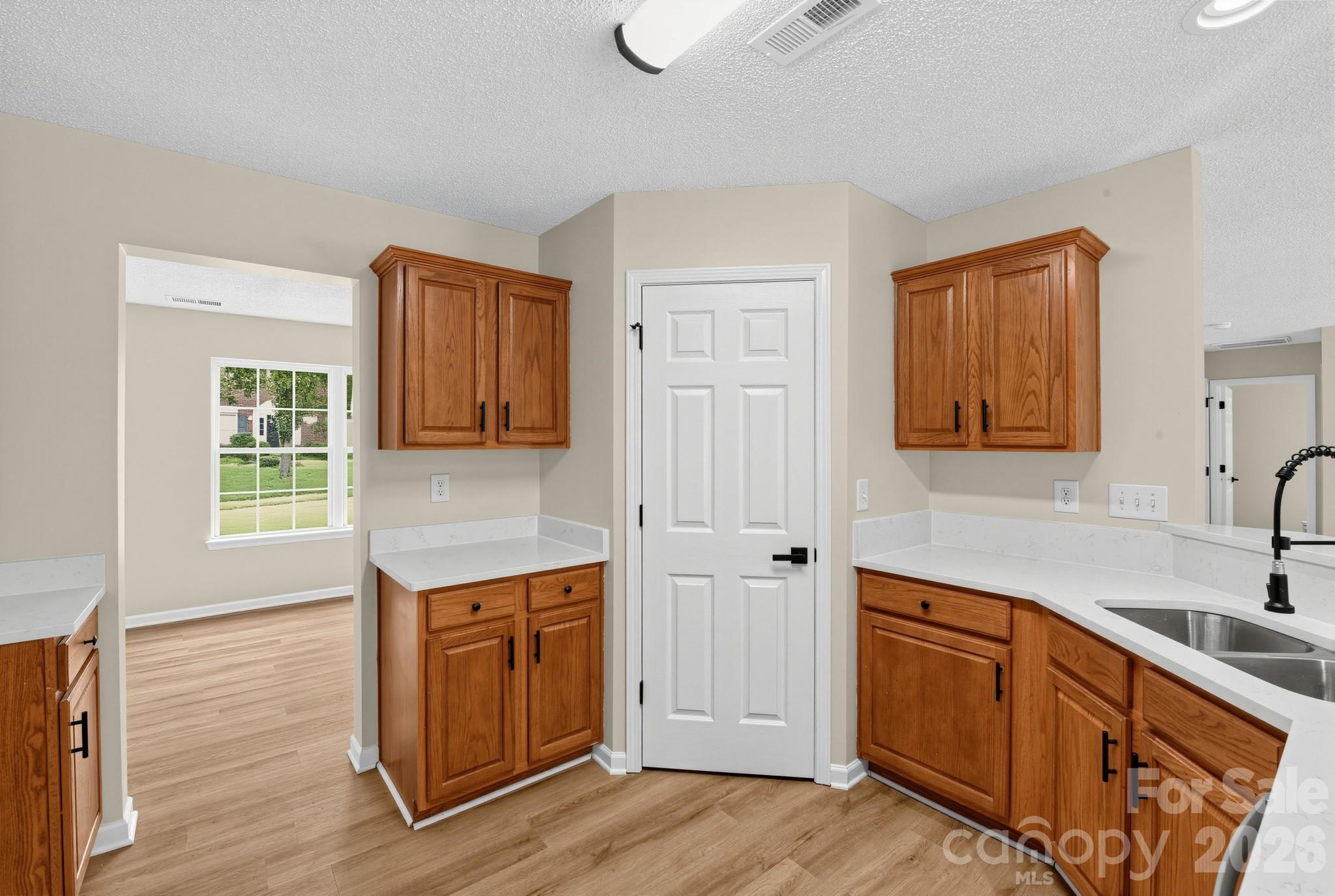 1034 Chalk Hill Lane — Charlotte