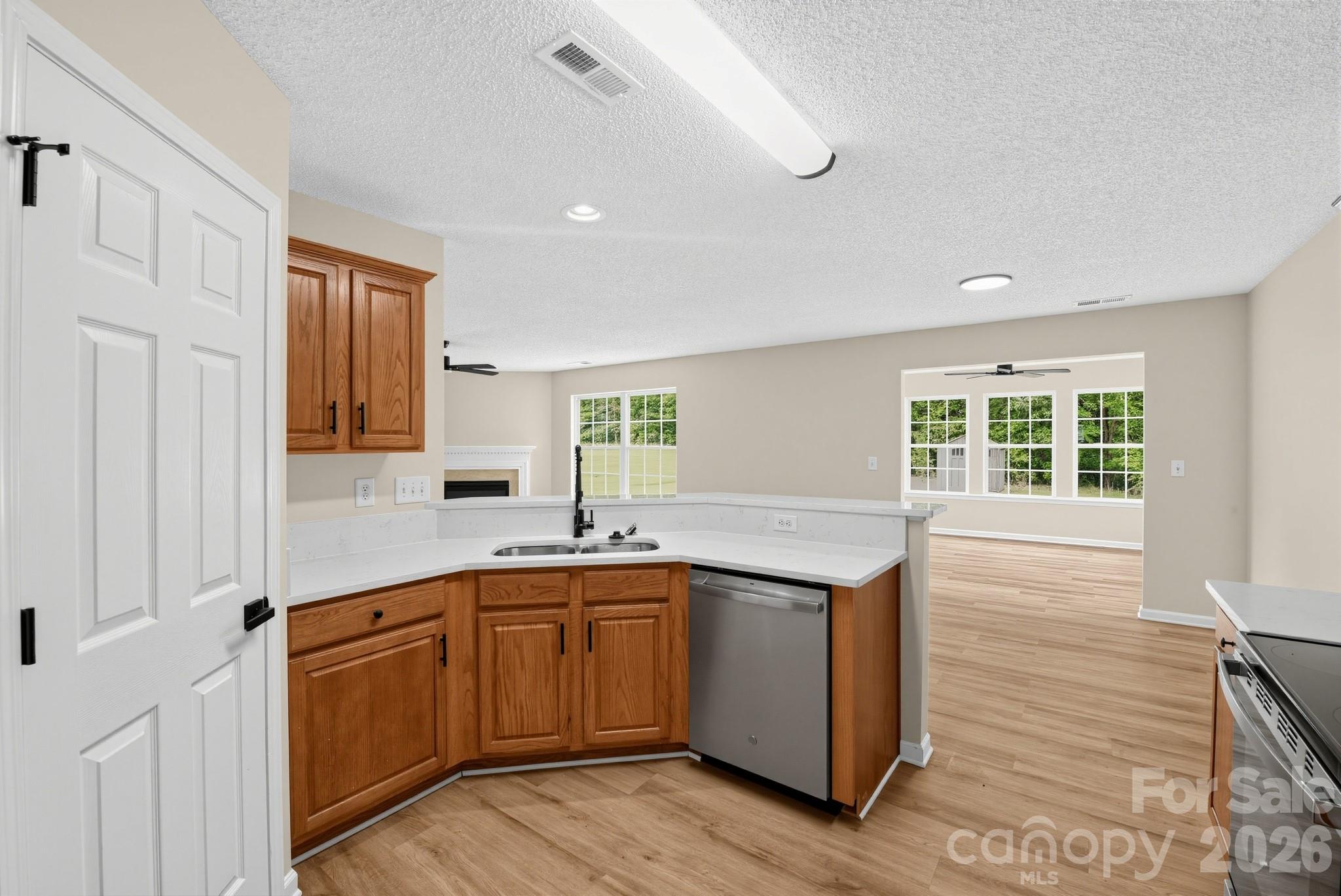 1034 Chalk Hill Lane — Charlotte