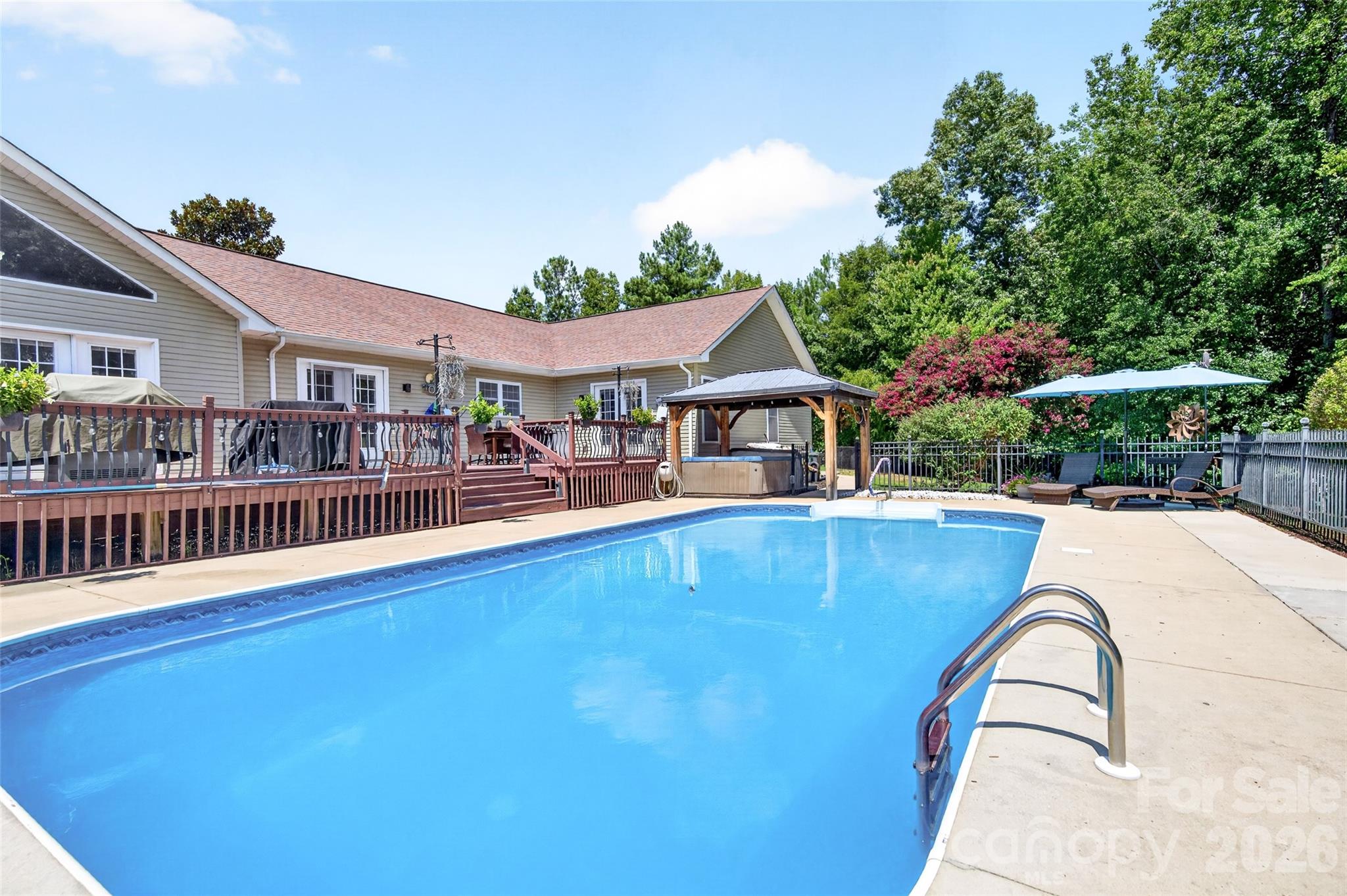 153 Folkstone Road — Mooresville
