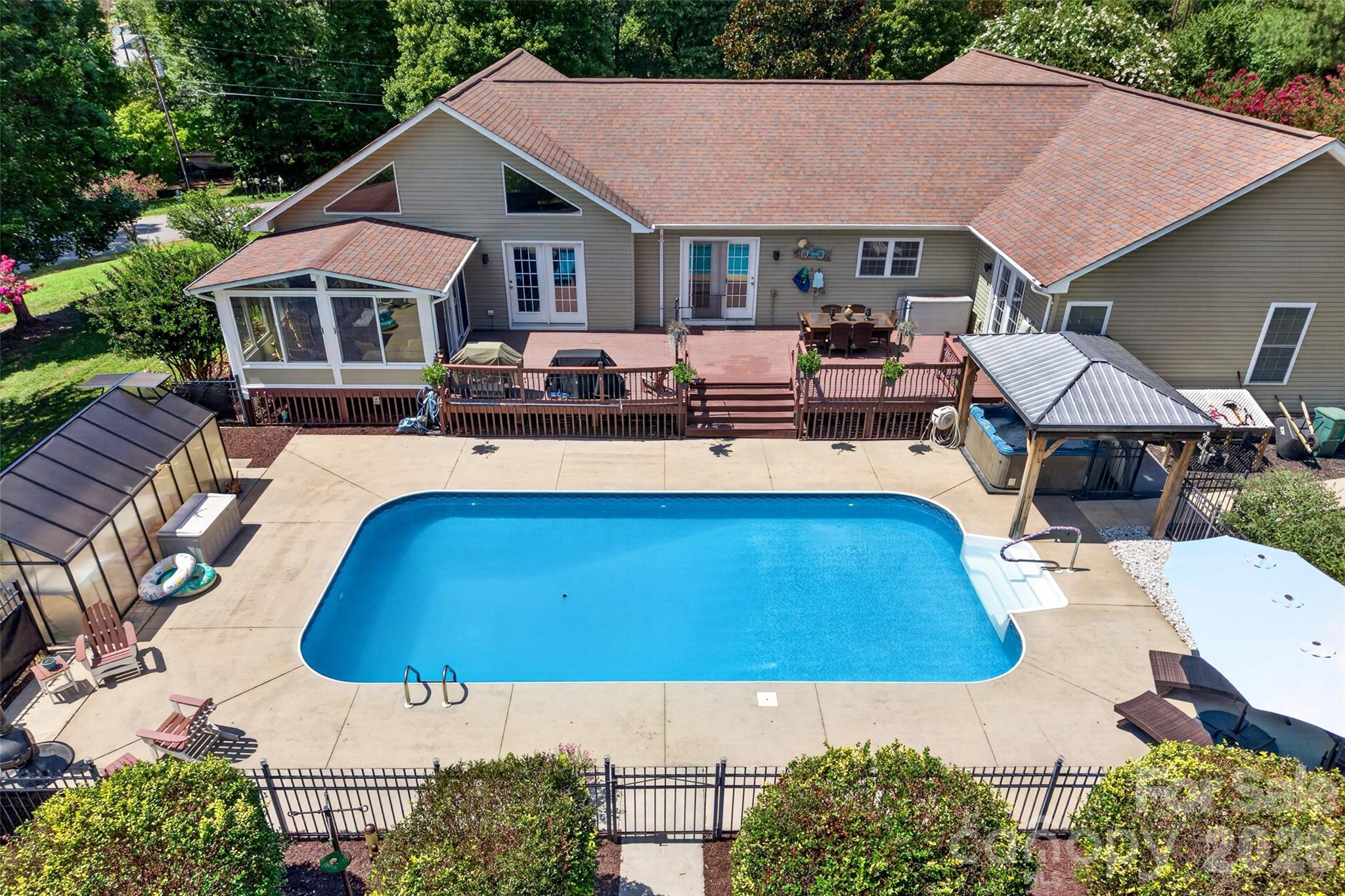 153 Folkstone Road — Mooresville