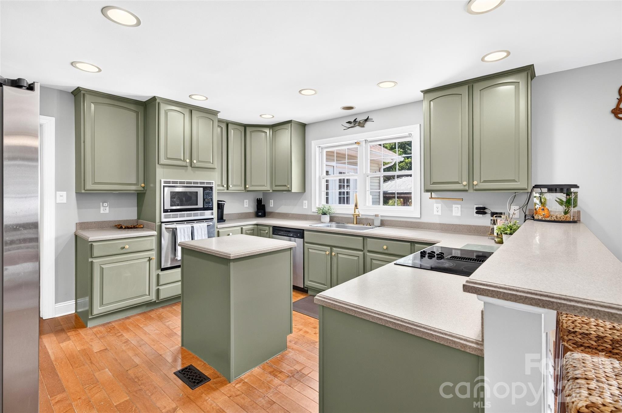 153 Folkstone Road — Mooresville