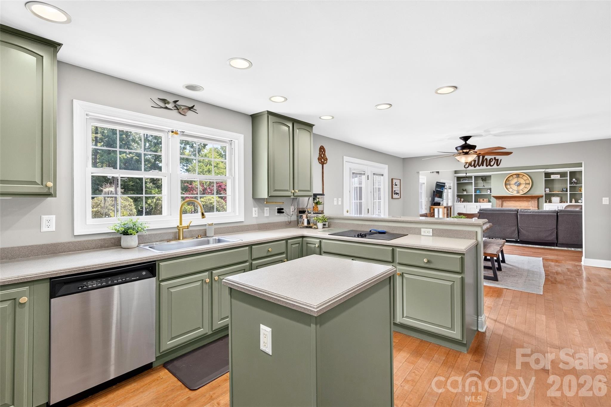 153 Folkstone Road — Mooresville
