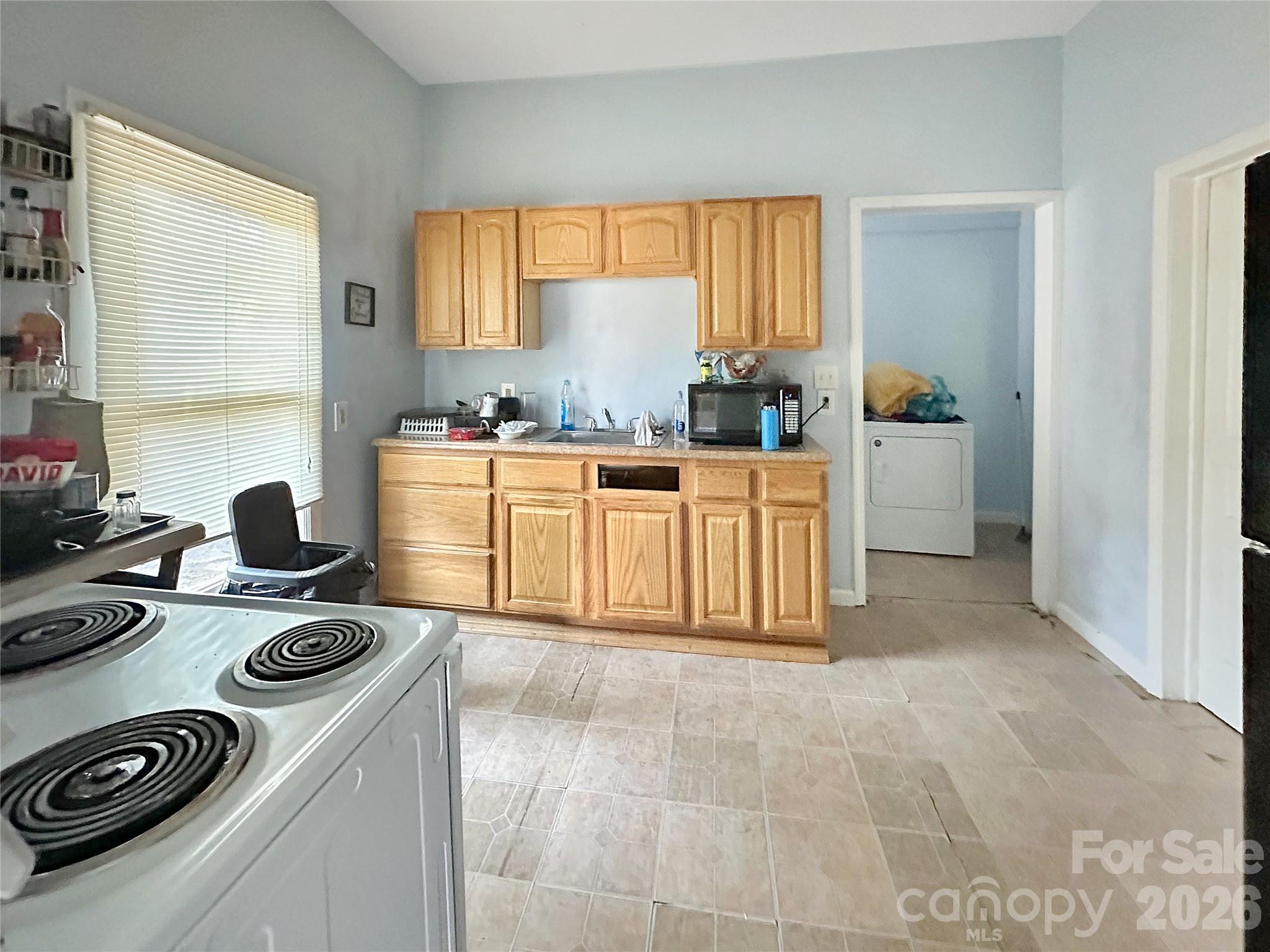 303 W B Street — Newton