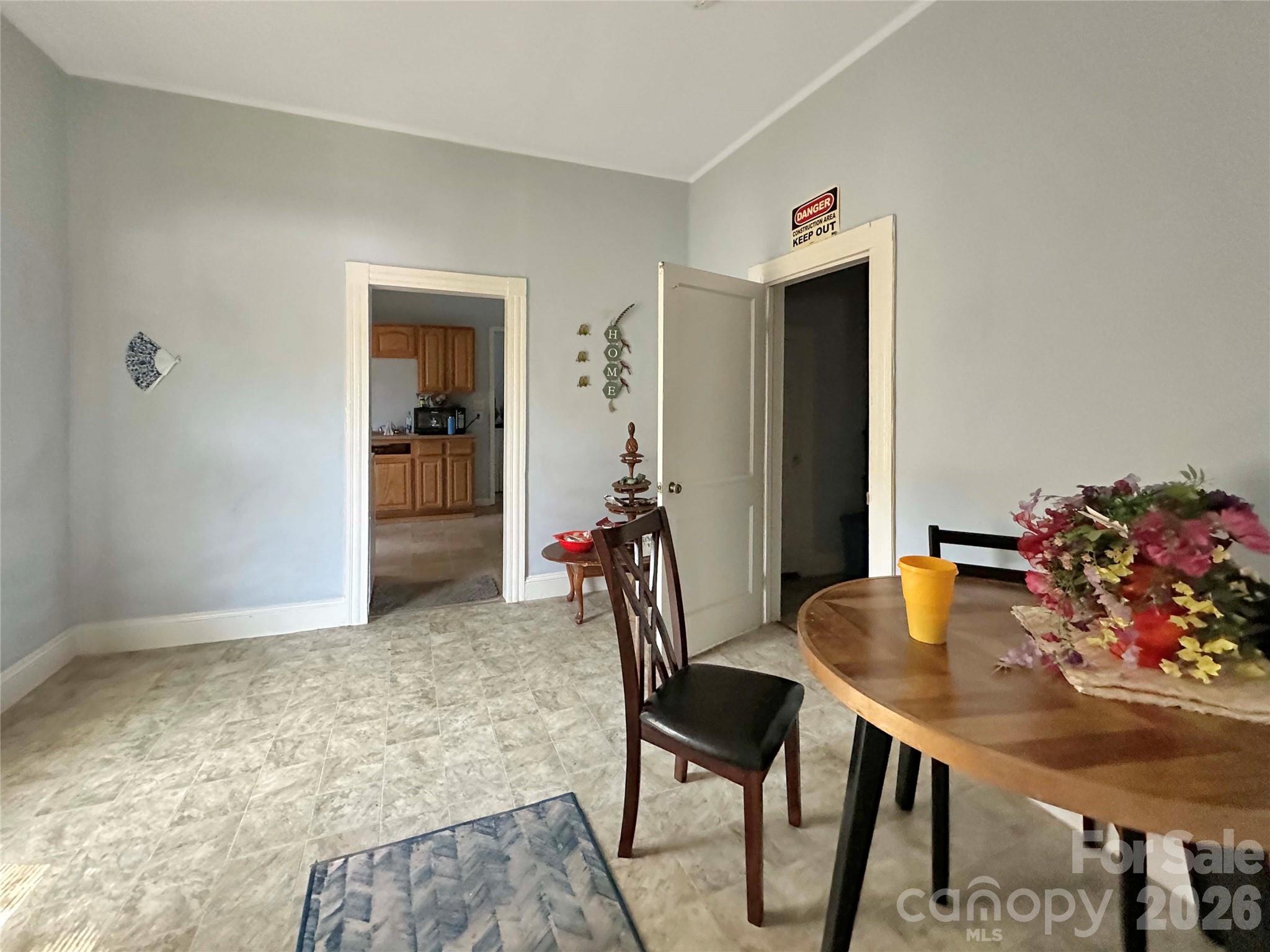 303 W B Street — Newton