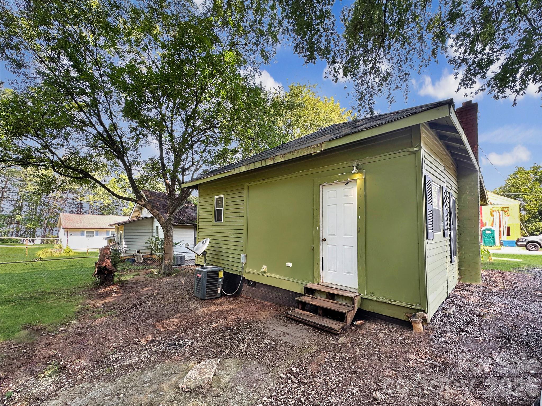 303 W B Street — Newton