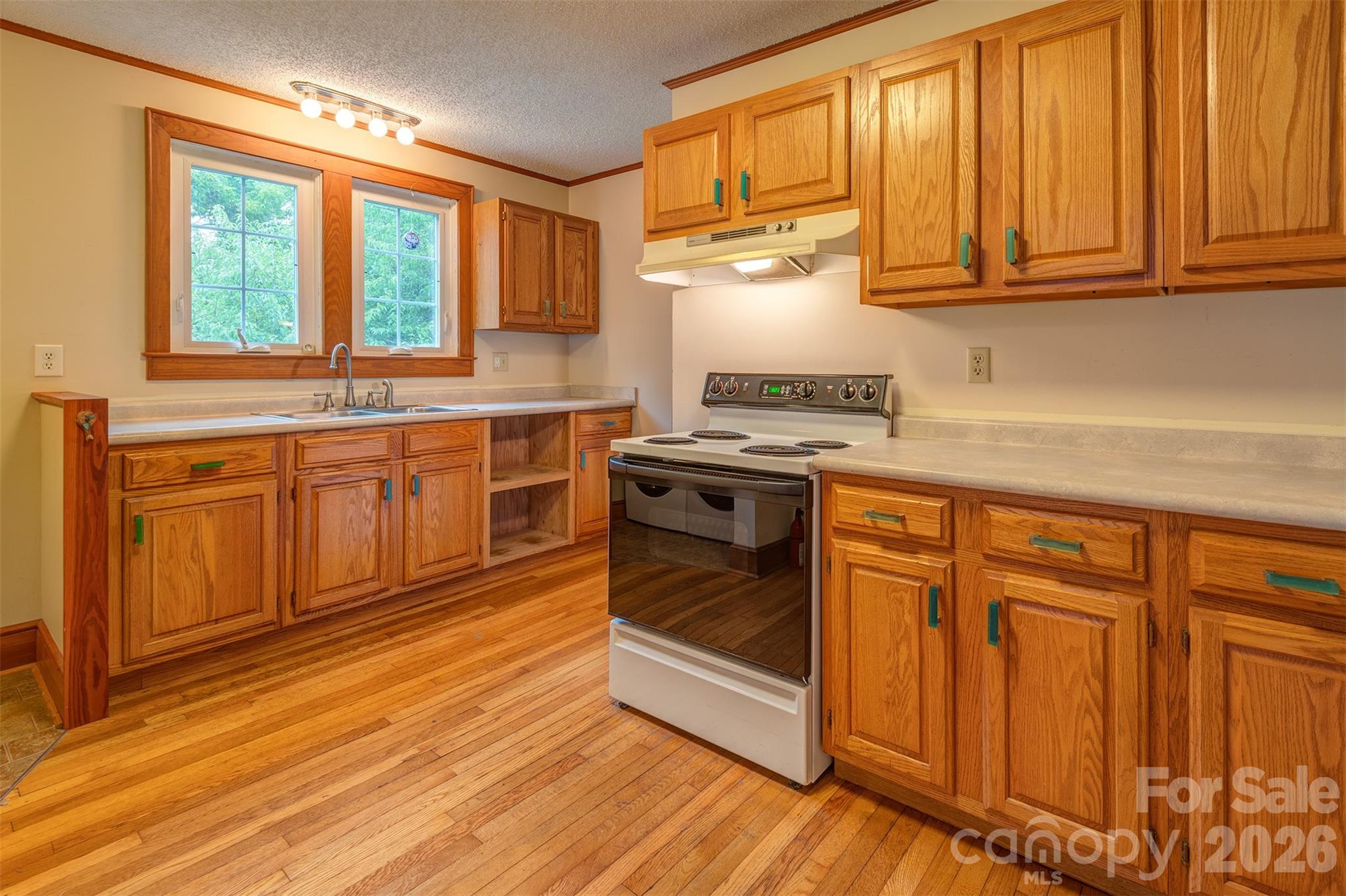 103 S Main Street — Weaverville