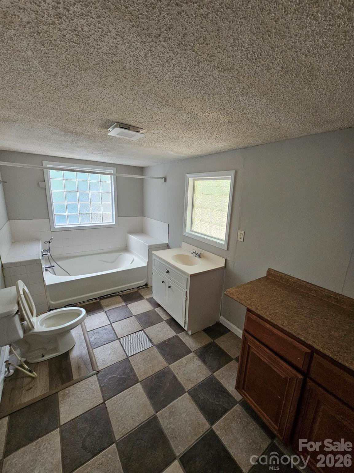 152 Winecoff Avenue NW — Concord