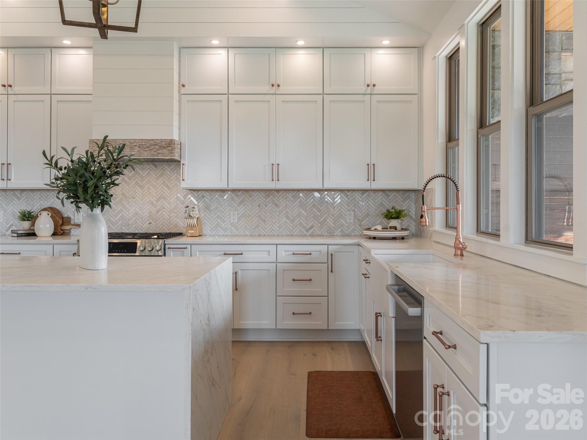 46 Solomia Drive — Mills River