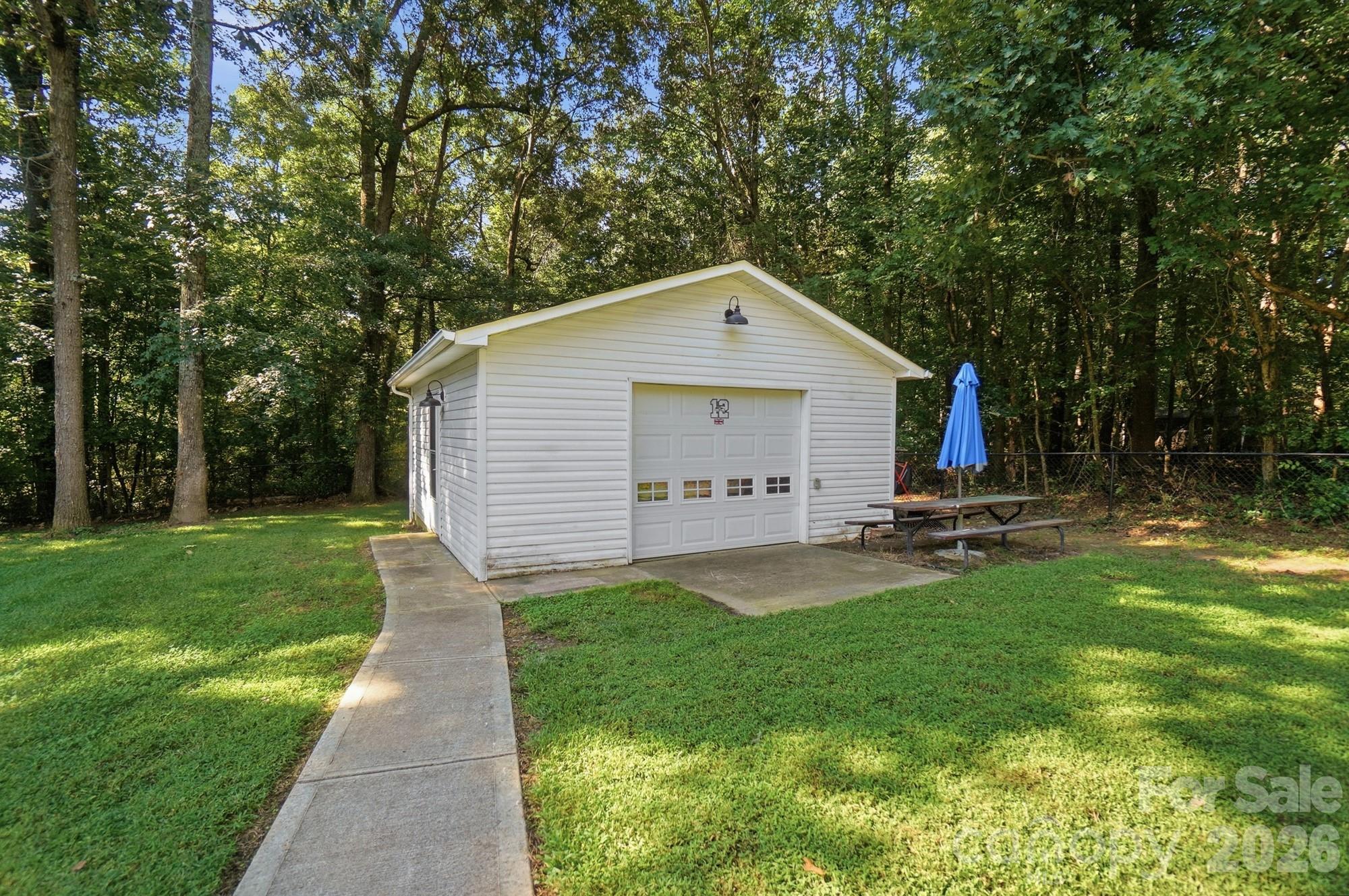 416 Ambrose Lane — Monroe