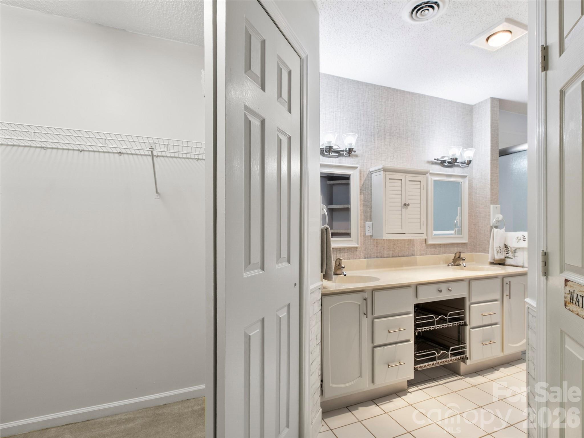 4 Tisha Lane — Hendersonville