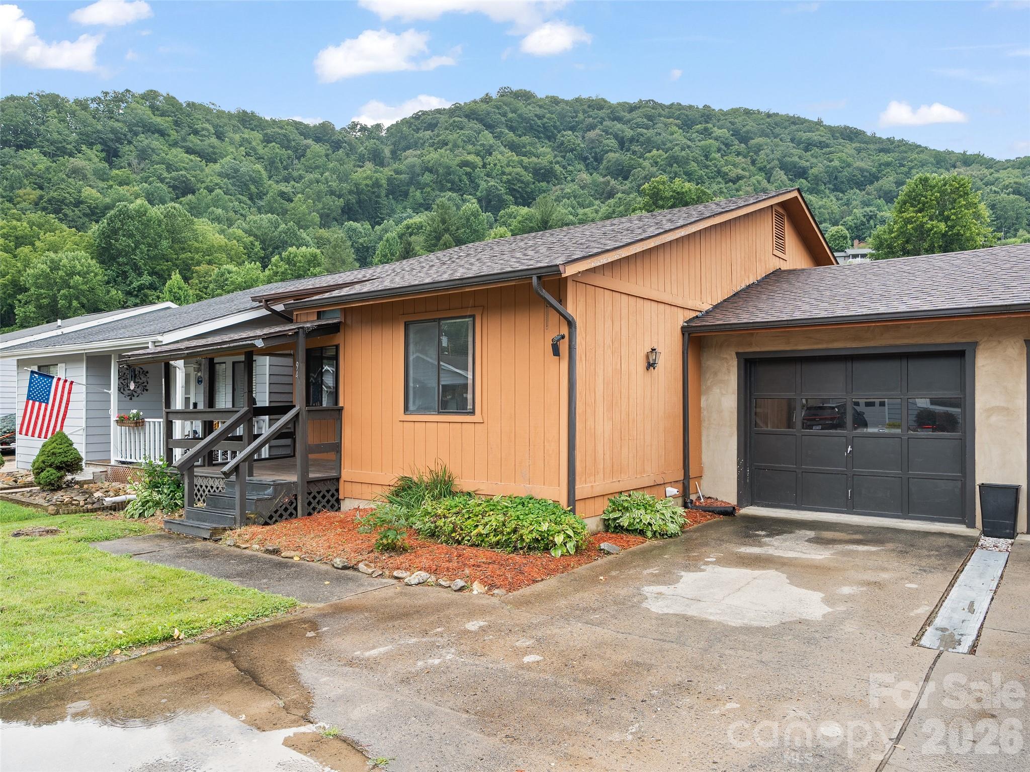 94 Market Street — Maggie Valley