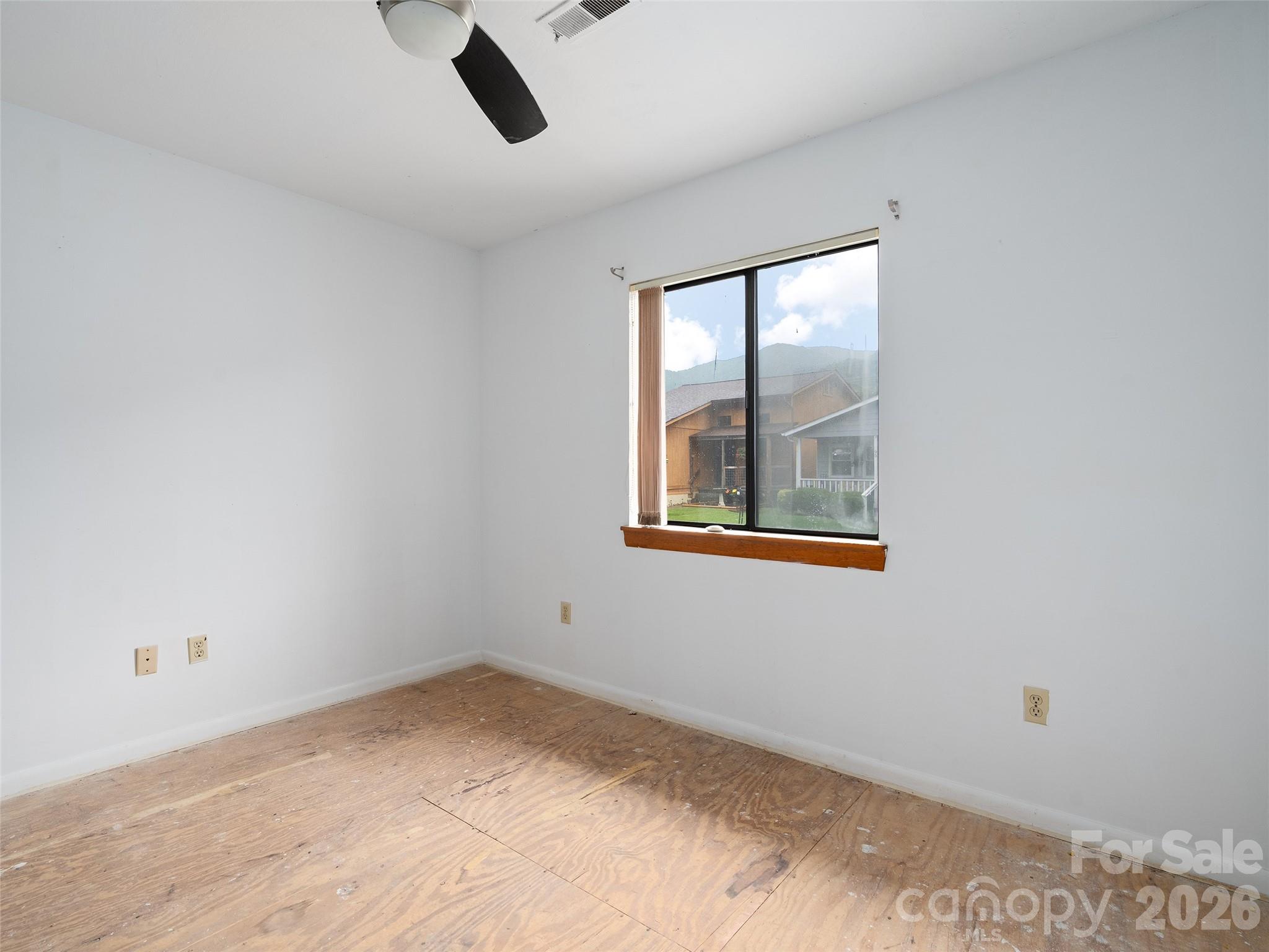 94 Market Street — Maggie Valley