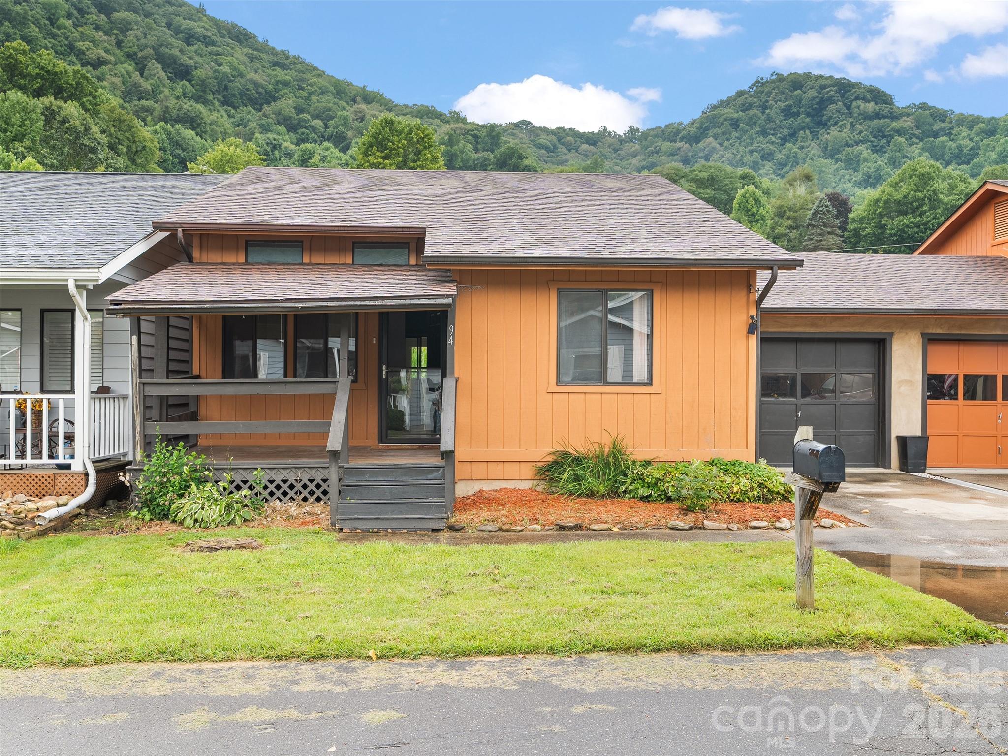 94 Market Street — Maggie Valley