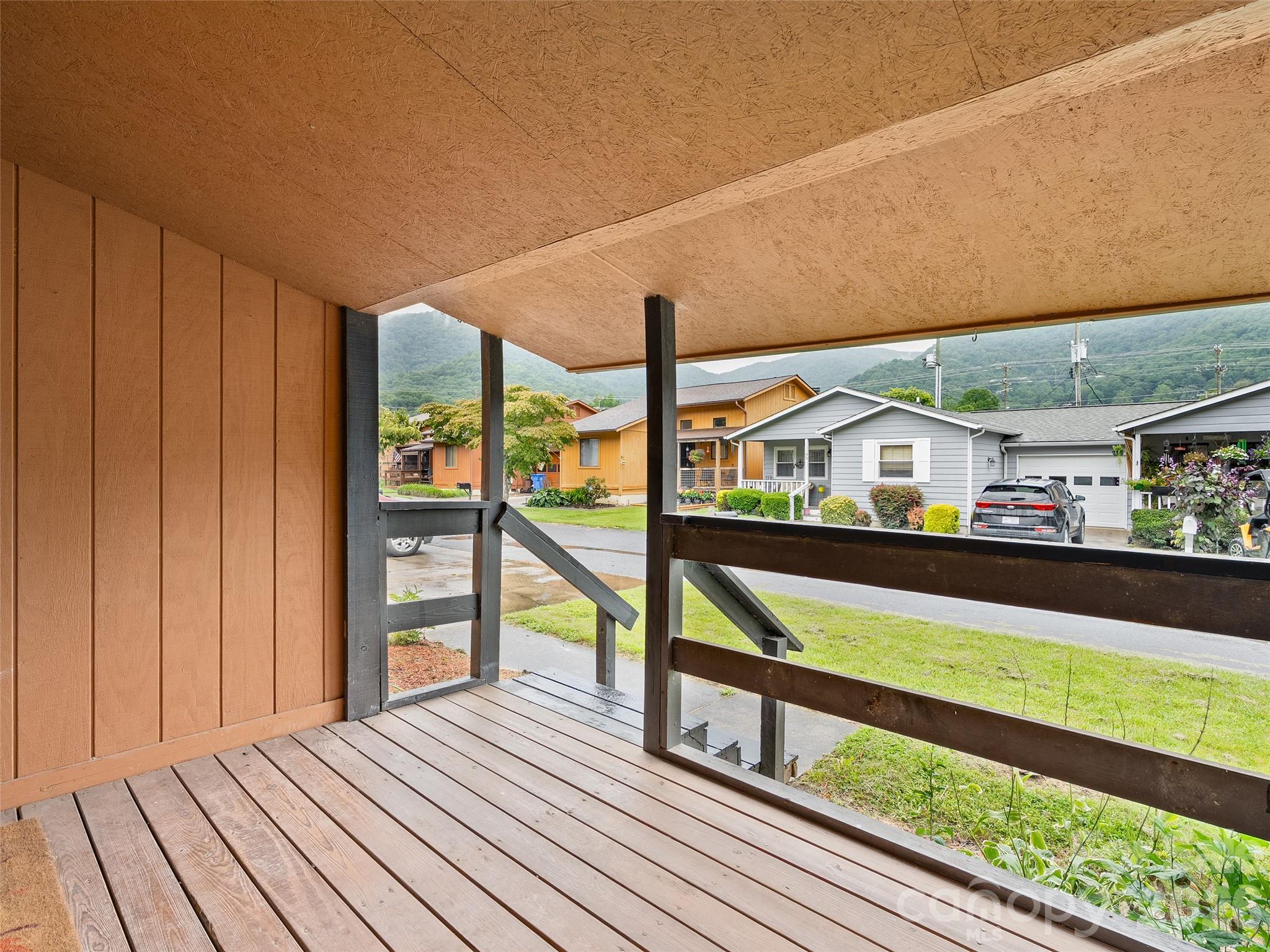 94 Market Street — Maggie Valley