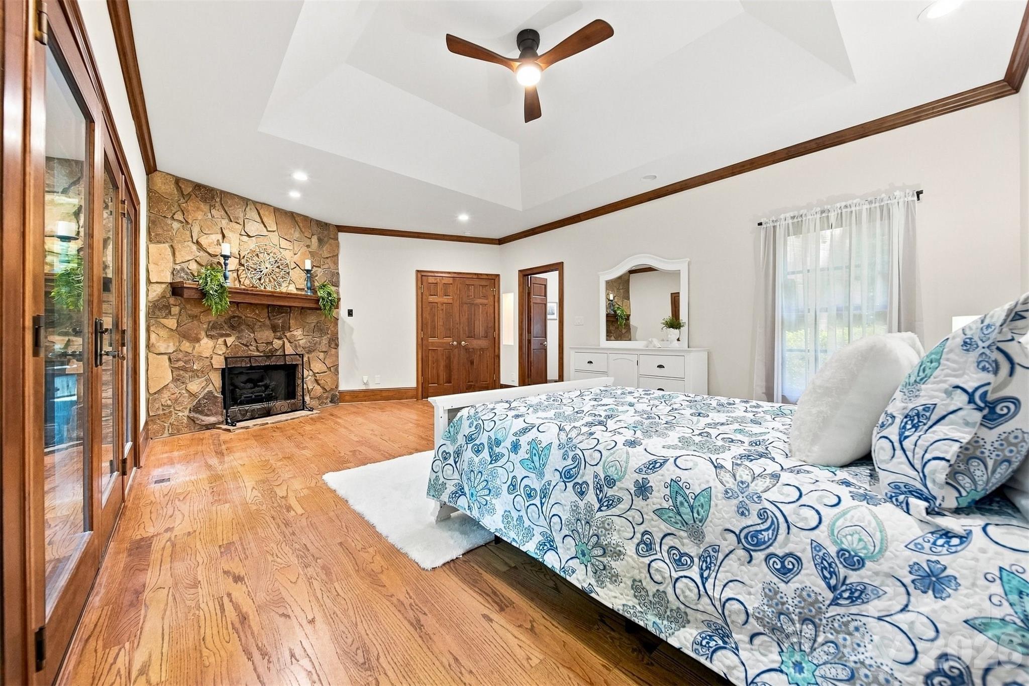 296 Culloden Road — Iron Station
