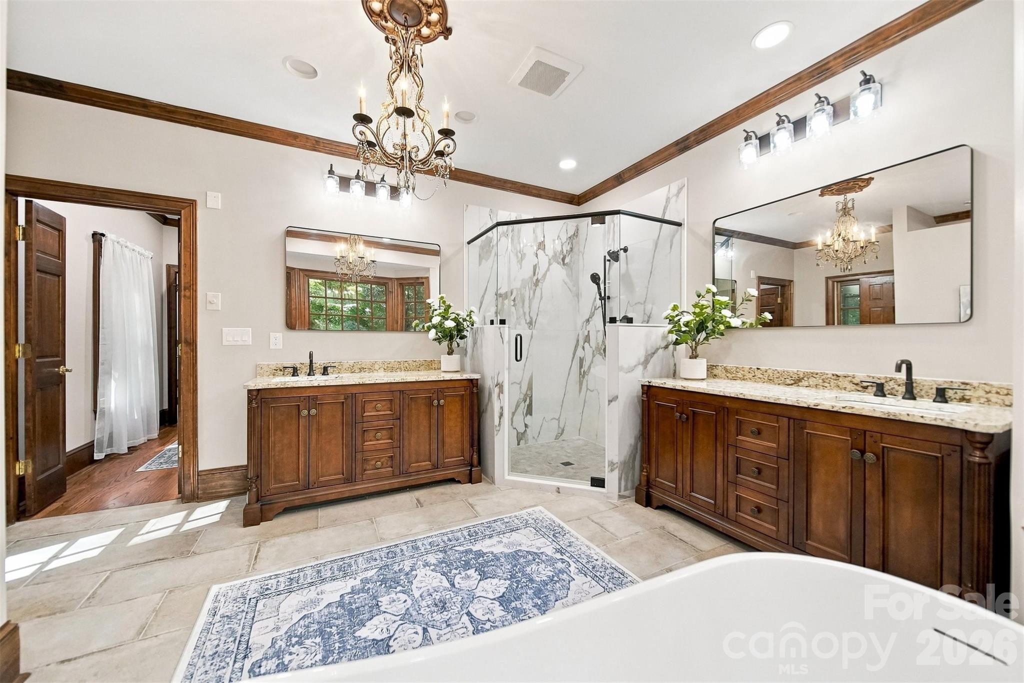 296 Culloden Road — Iron Station