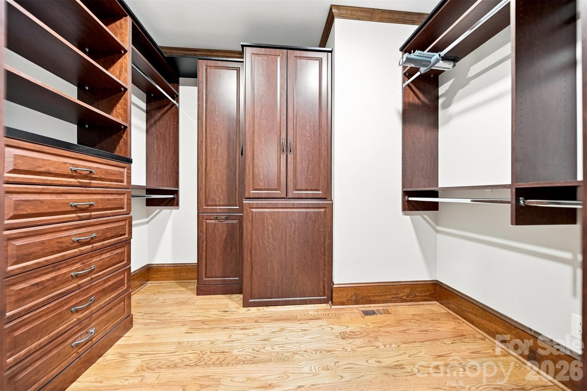 296 Culloden Road — Iron Station