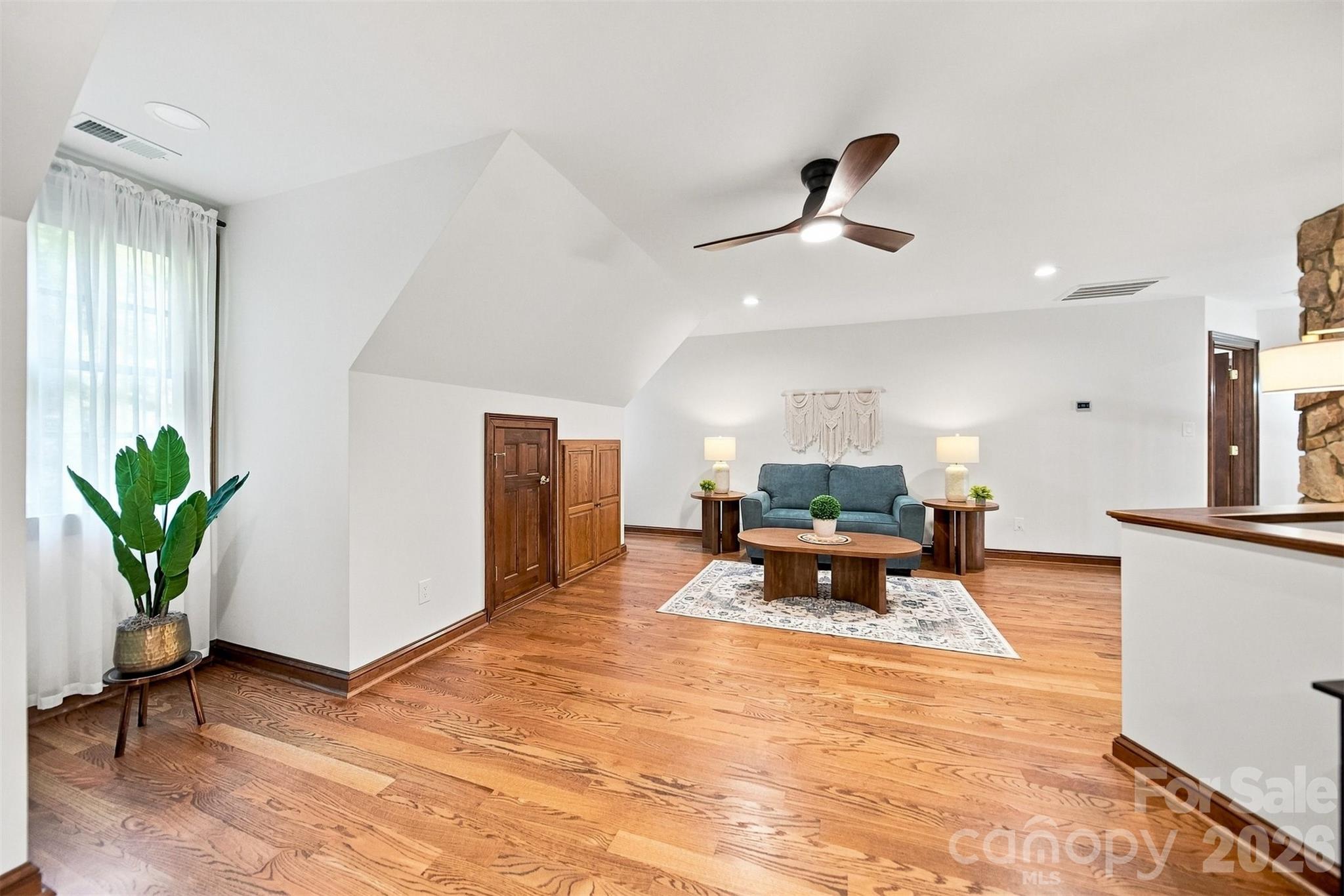 296 Culloden Road — Iron Station