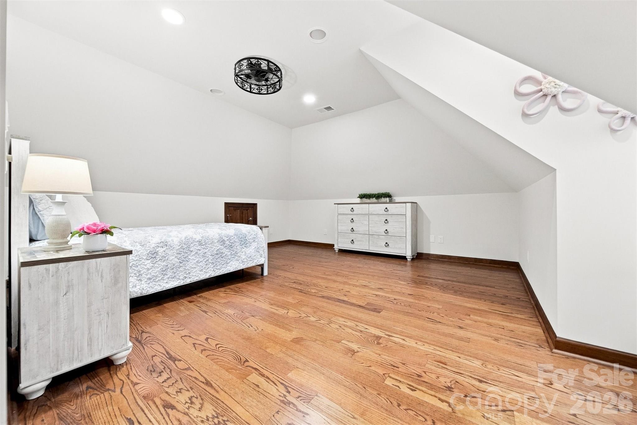 296 Culloden Road — Iron Station