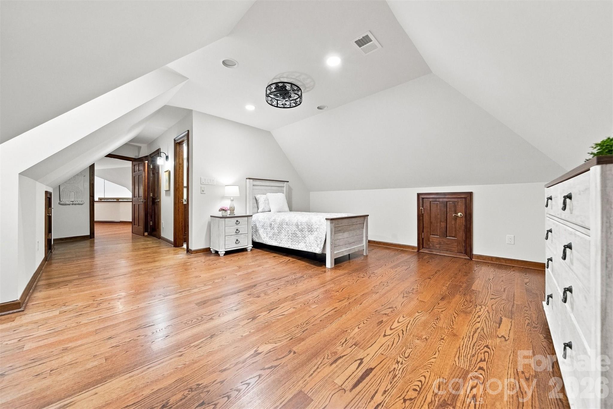 296 Culloden Road — Iron Station