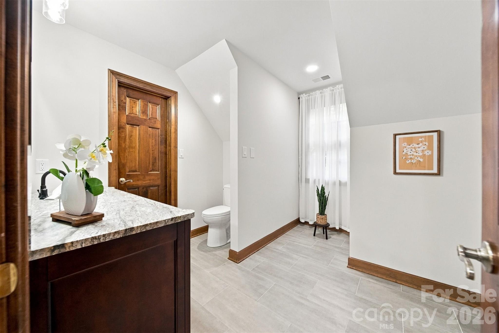 296 Culloden Road — Iron Station