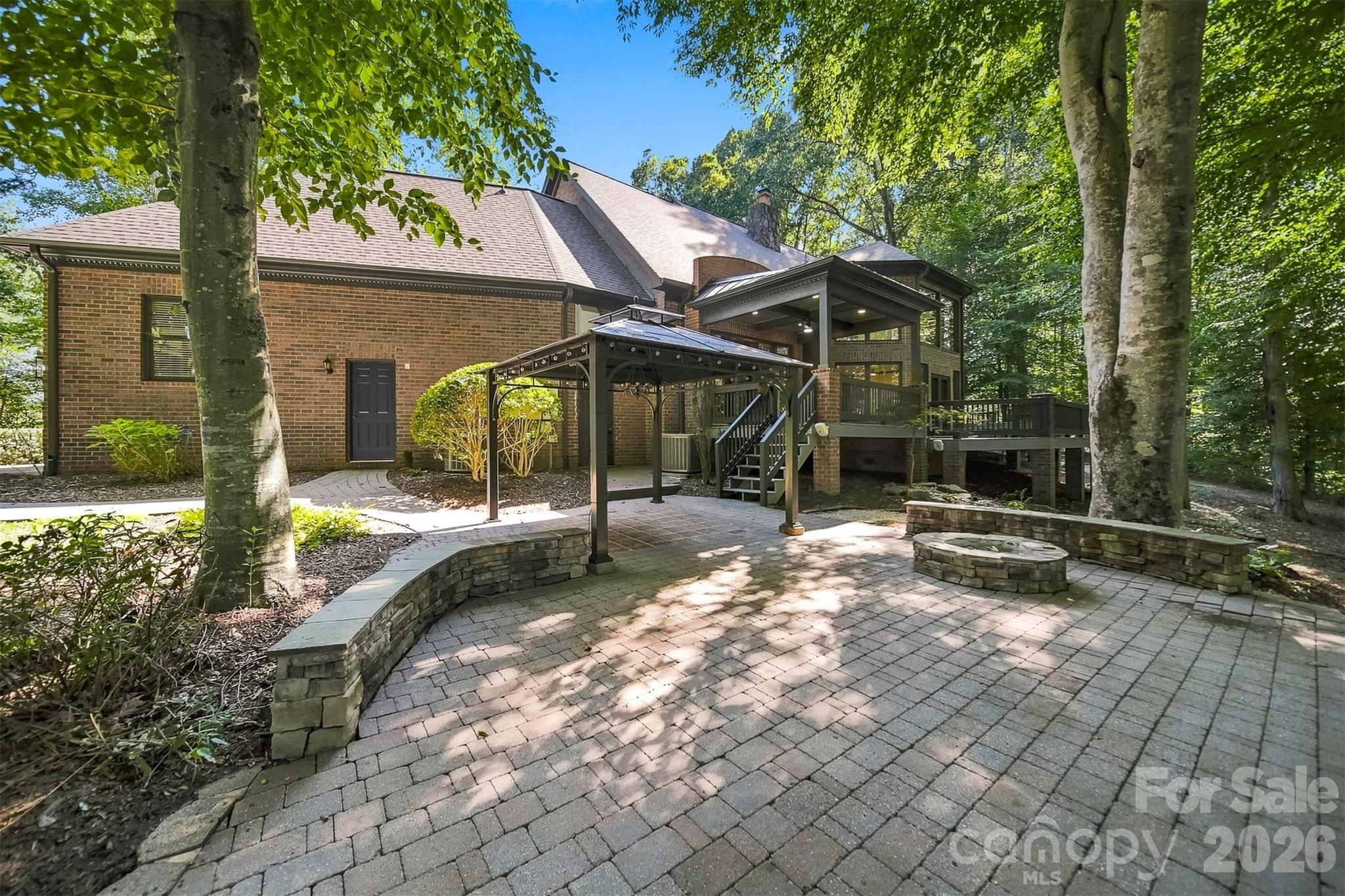 296 Culloden Road — Iron Station