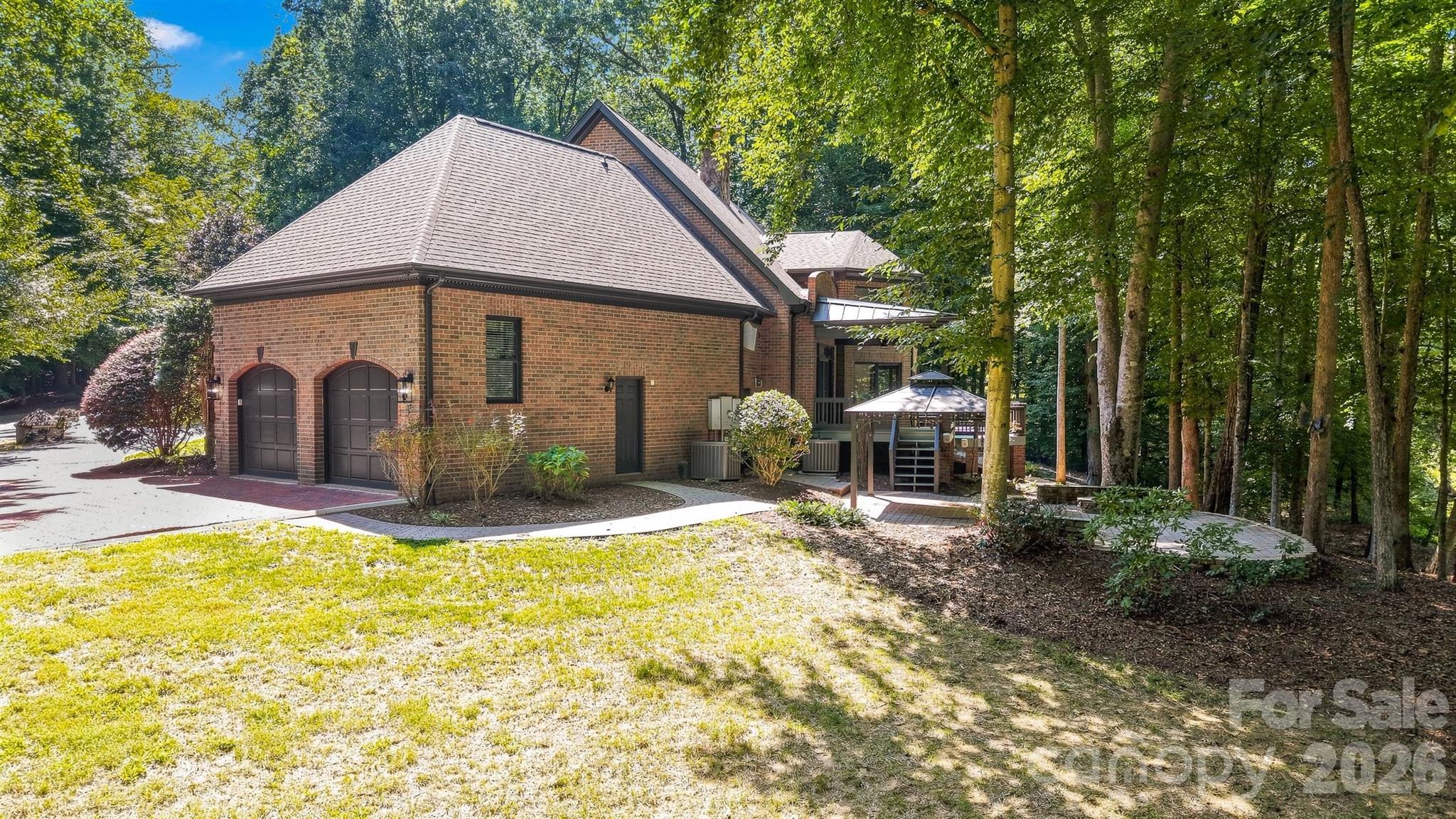 296 Culloden Road — Iron Station