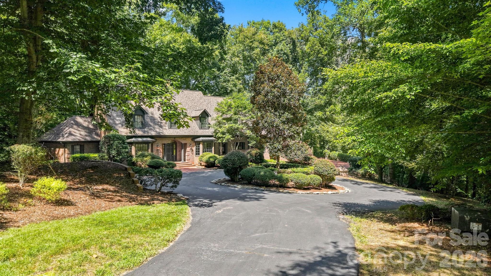 296 Culloden Road — Iron Station