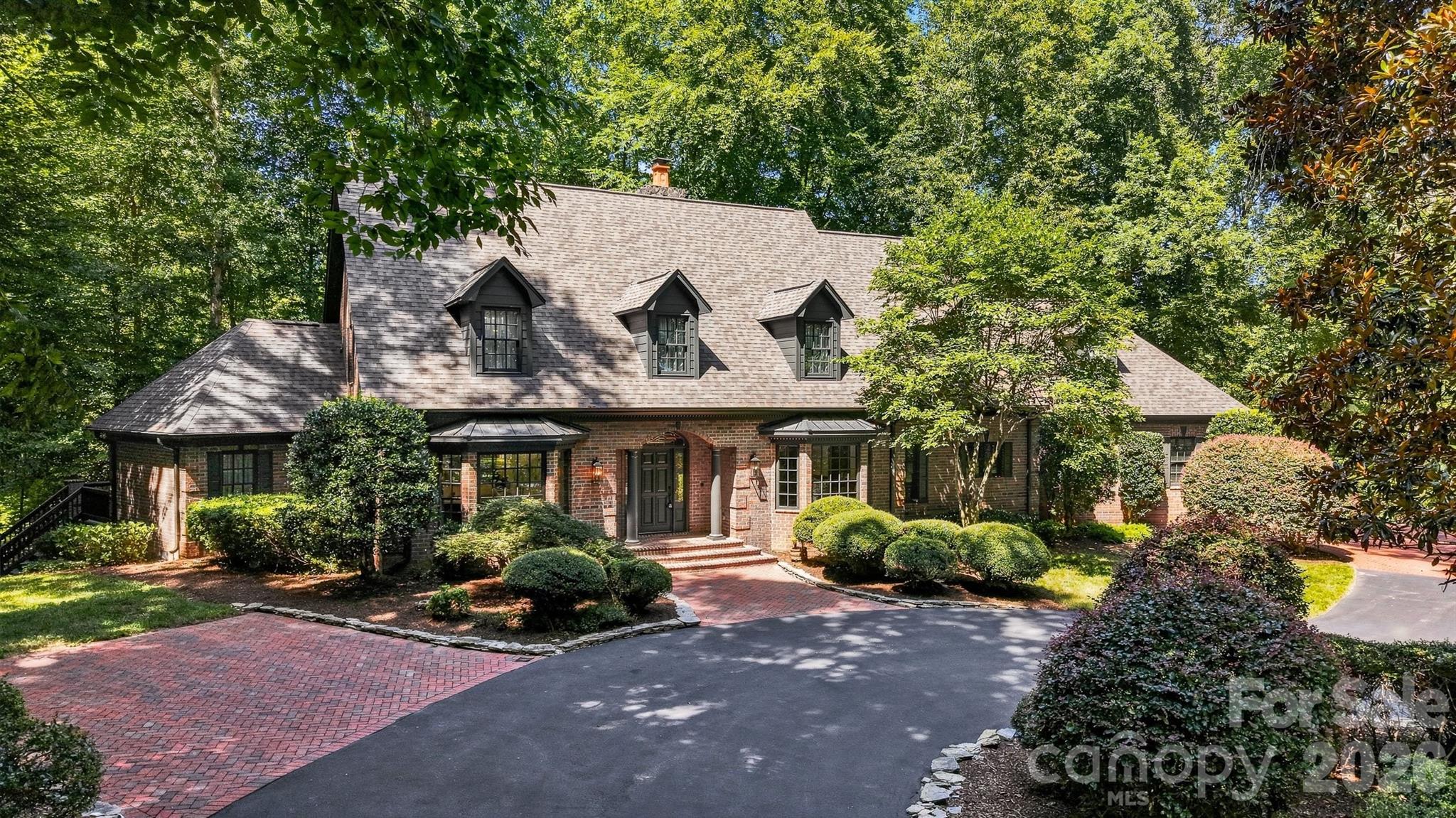 296 Culloden Road — Iron Station