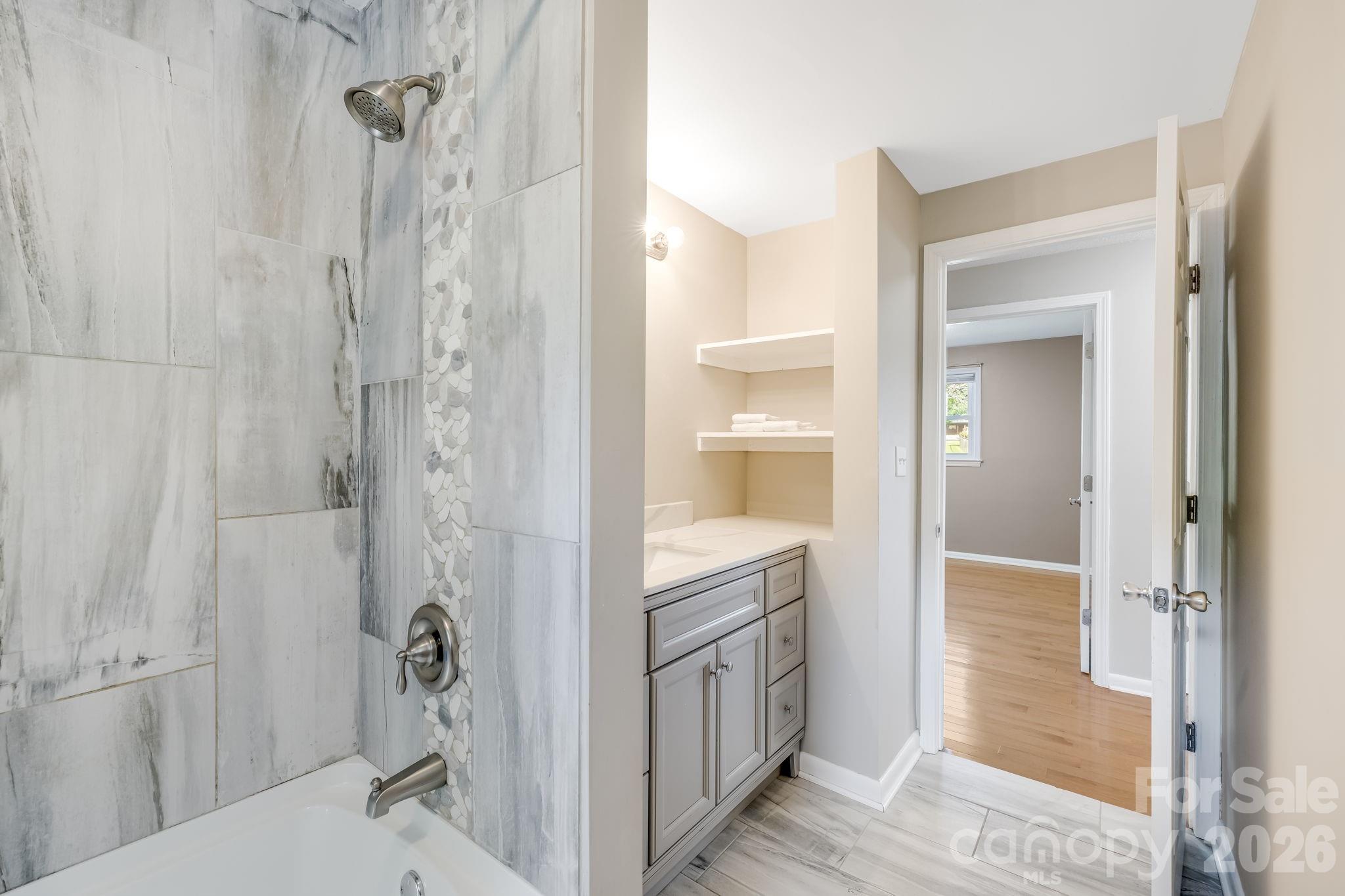 409 Oak Street Extension #40 — Forest City