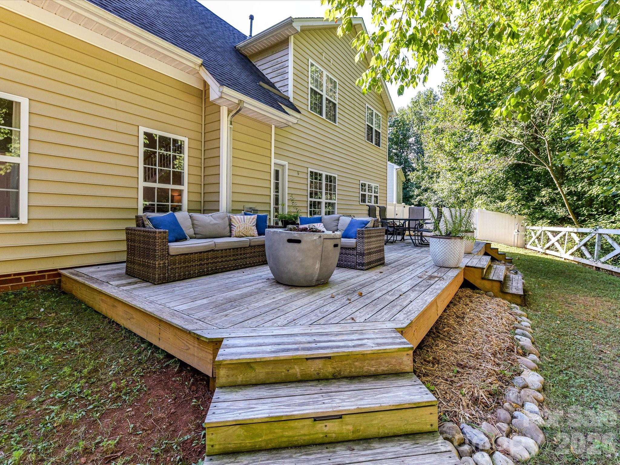 150 W Cavendish Drive — Mooresville