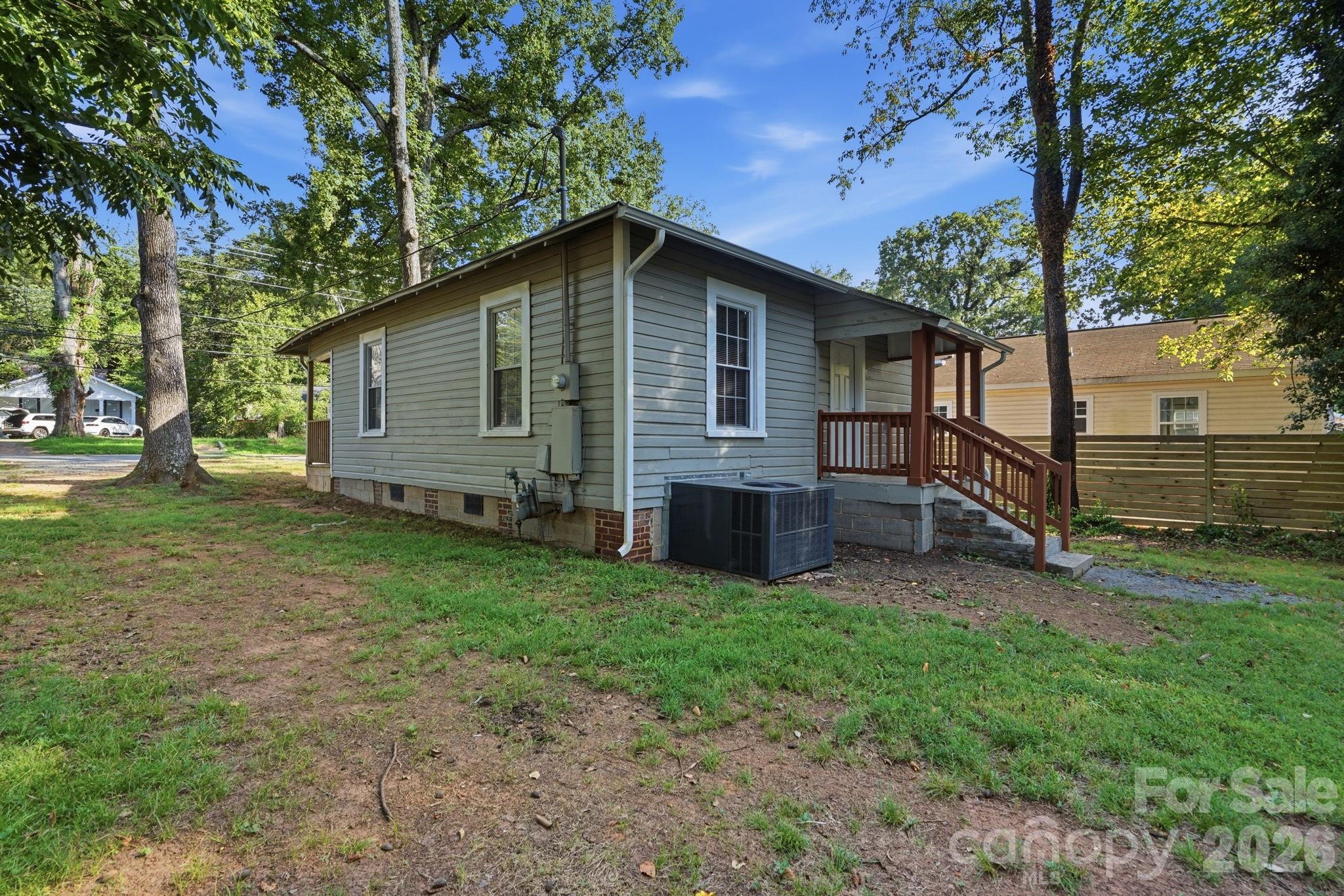 401 Skyland Avenue — Charlotte