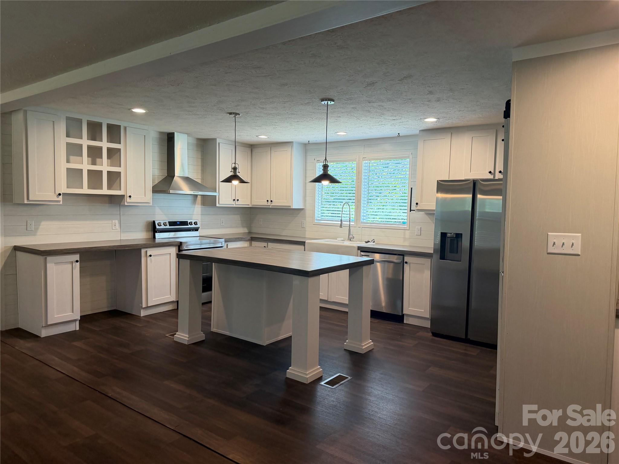 66 Neely Drive — Hendersonville