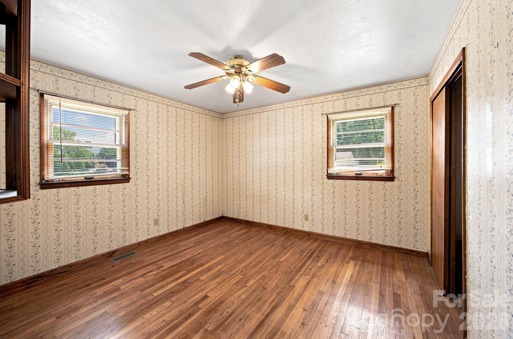 100 Abernathy Street — Mount Holly