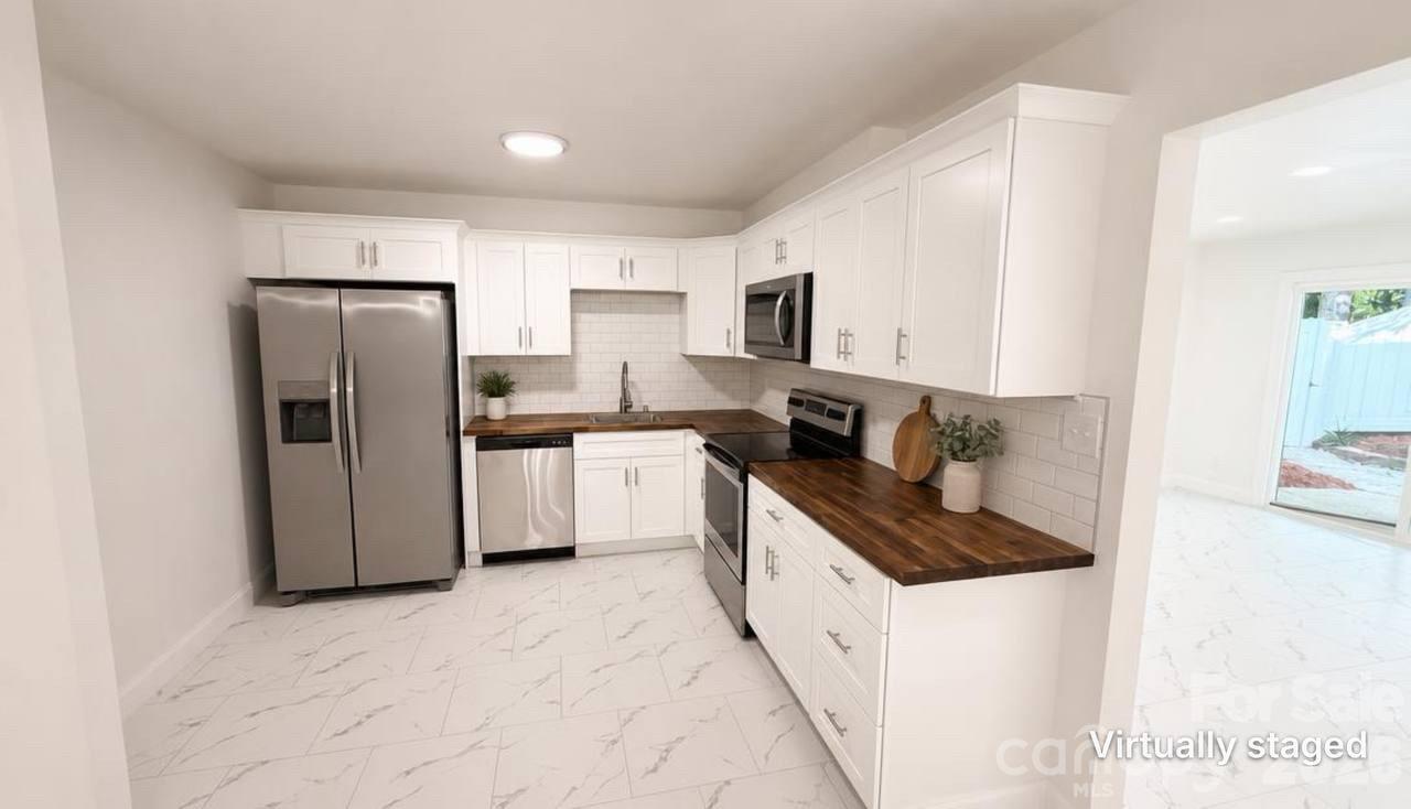 7107 Stonington Lane — Charlotte