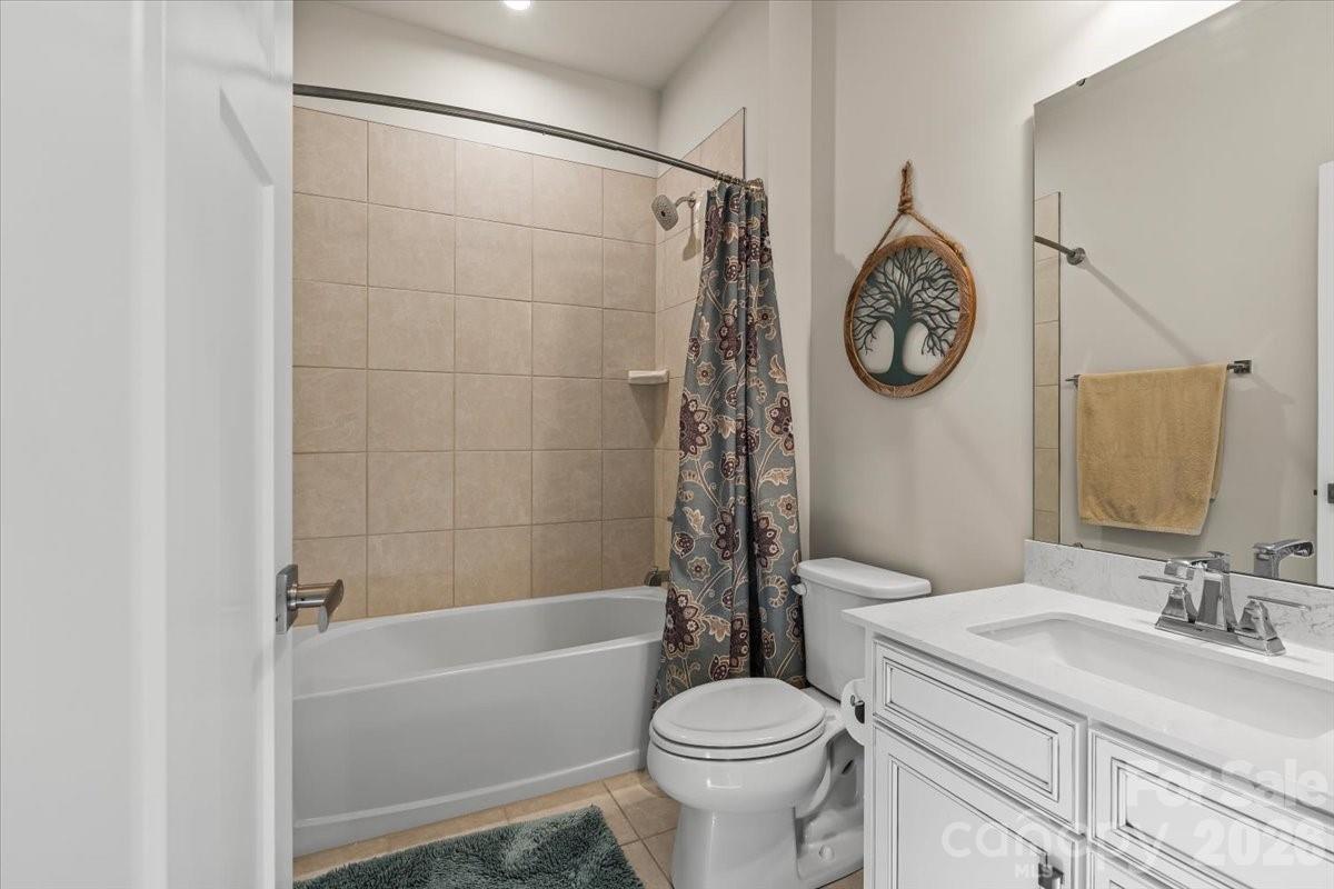 606 Crudent Road — Tega Cay