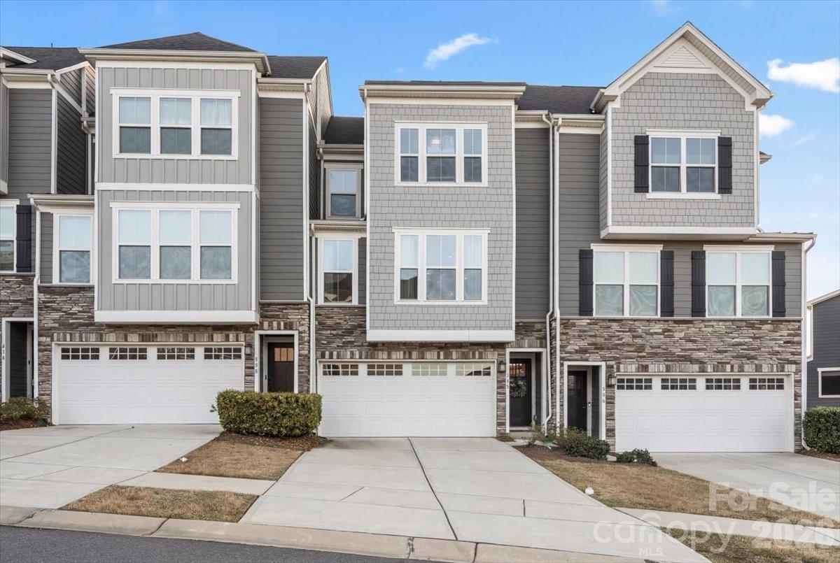 606 Crudent Road — Tega Cay