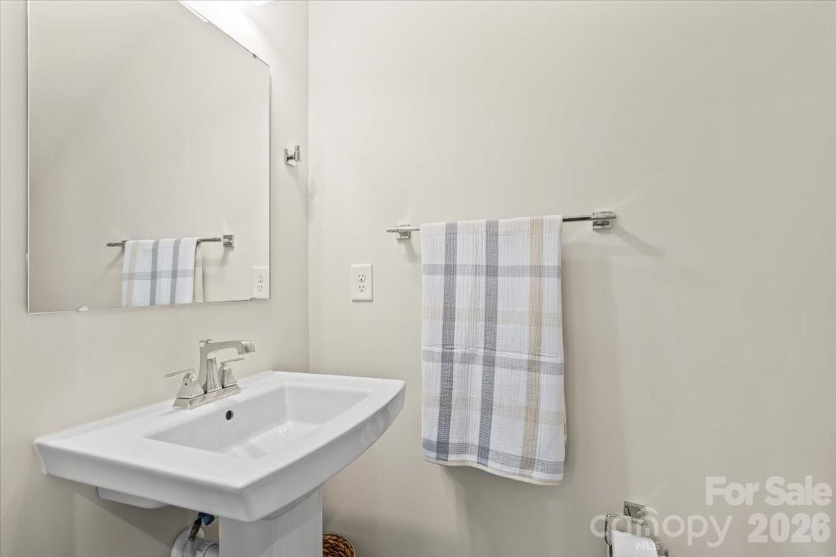 606 Crudent Road — Tega Cay