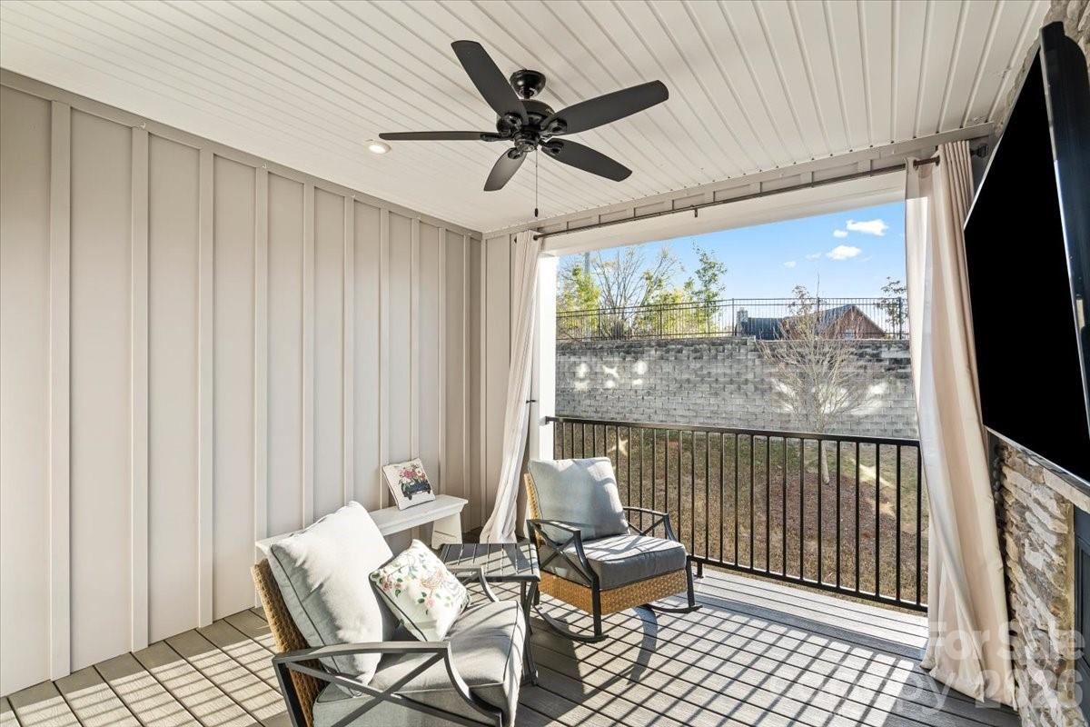 606 Crudent Road — Tega Cay