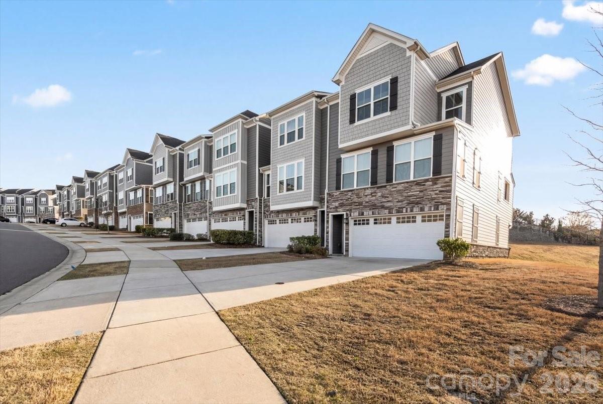 606 Crudent Road — Tega Cay