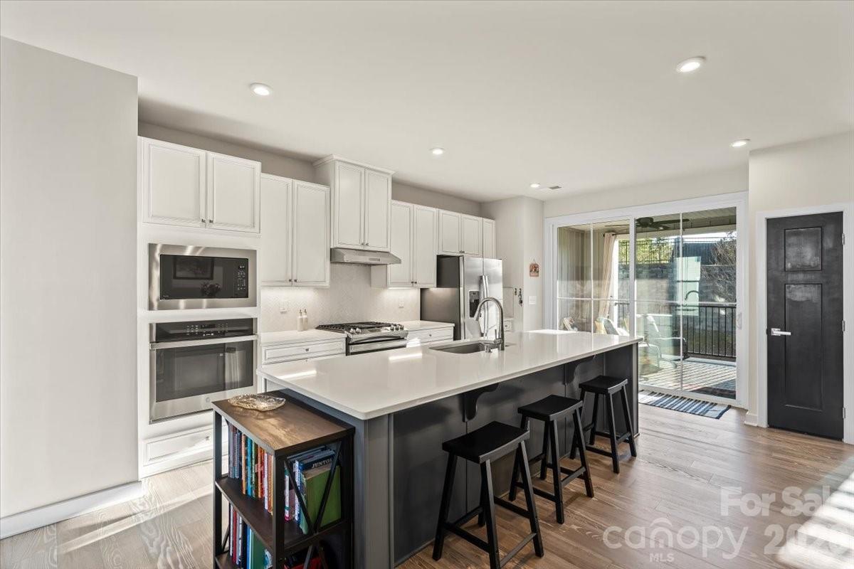 606 Crudent Road — Tega Cay