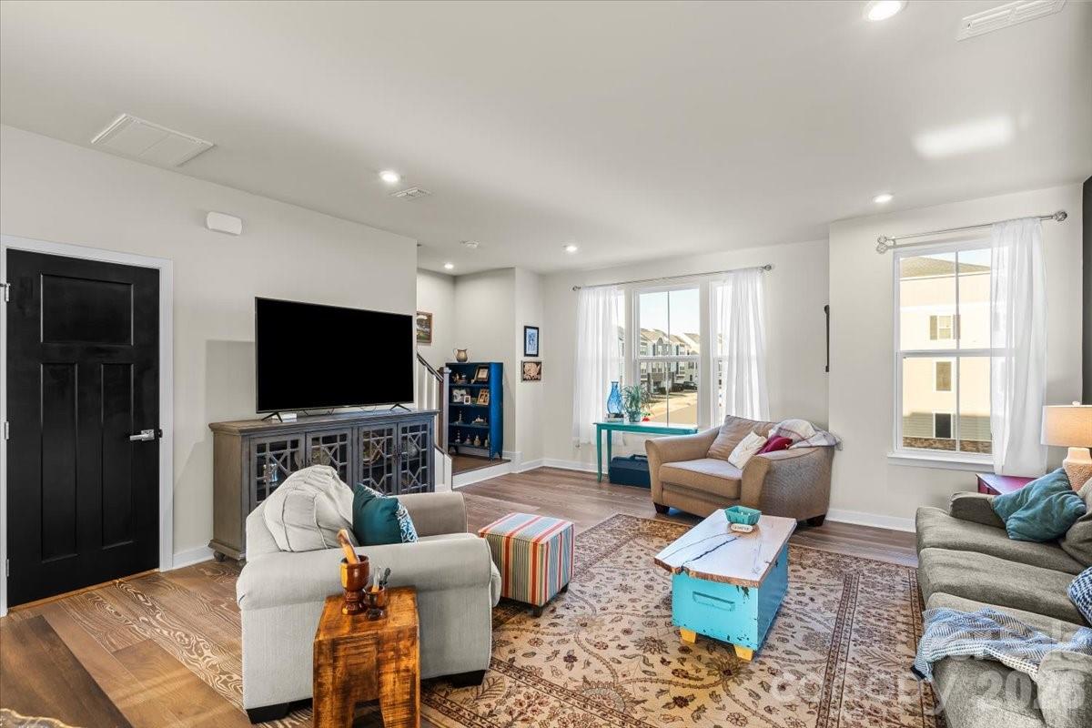 606 Crudent Road — Tega Cay