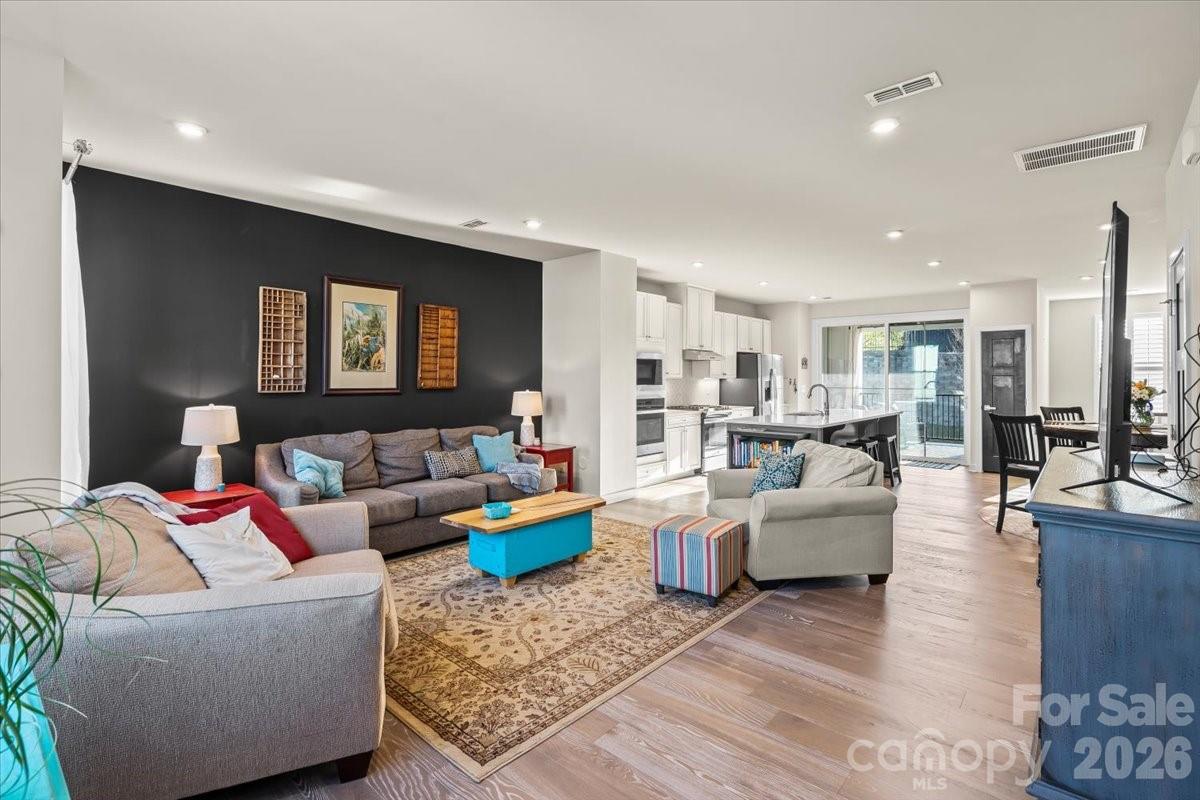 606 Crudent Road — Tega Cay
