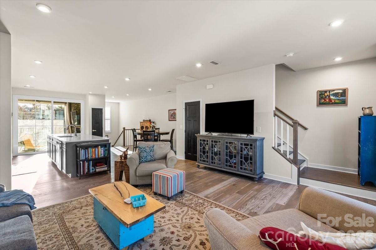 606 Crudent Road — Tega Cay