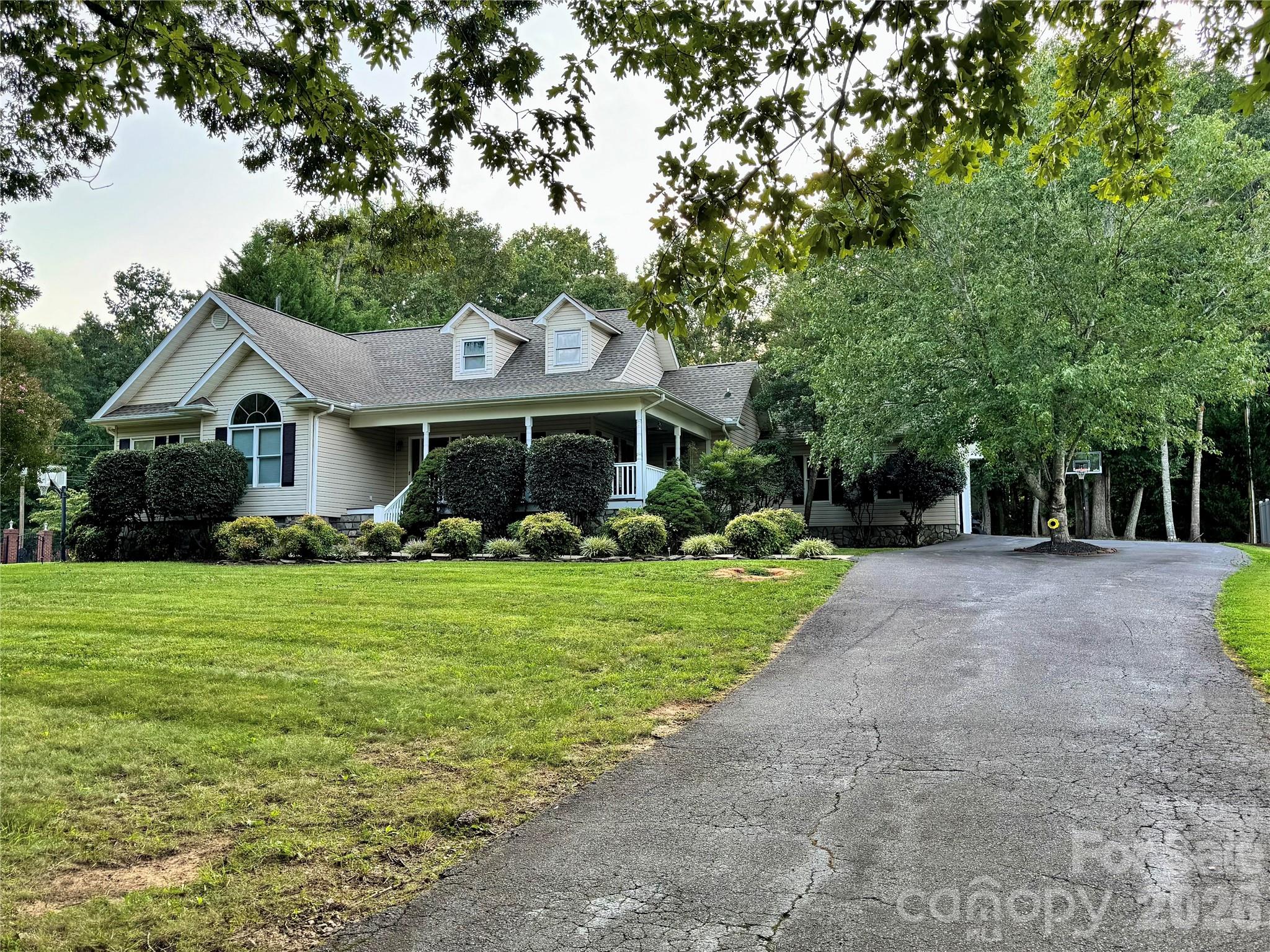 107 Shawnee Trail — Maiden