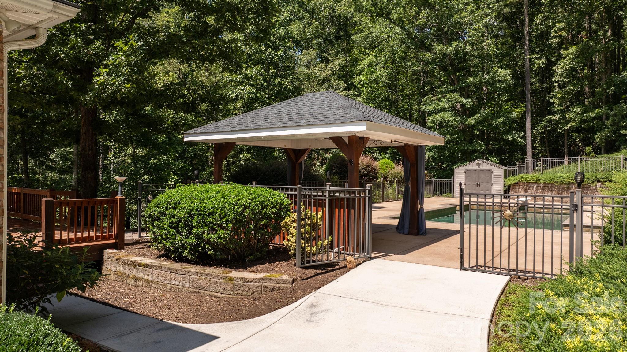 2752 Brittany Drive — Lenoir