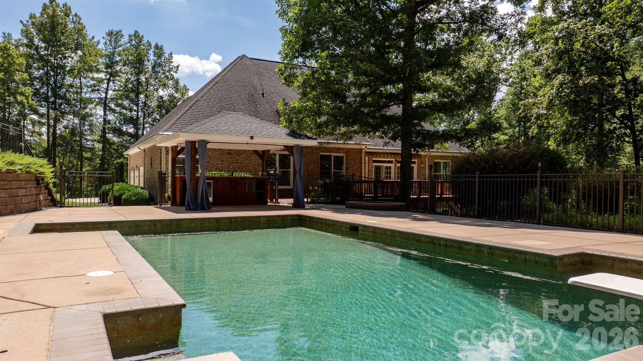 2752 Brittany Drive — Lenoir